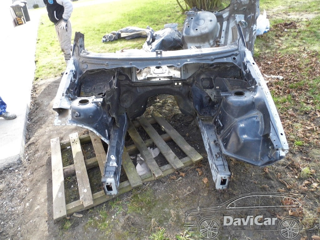 Przód ćwiartka prawa BMW X3 E83