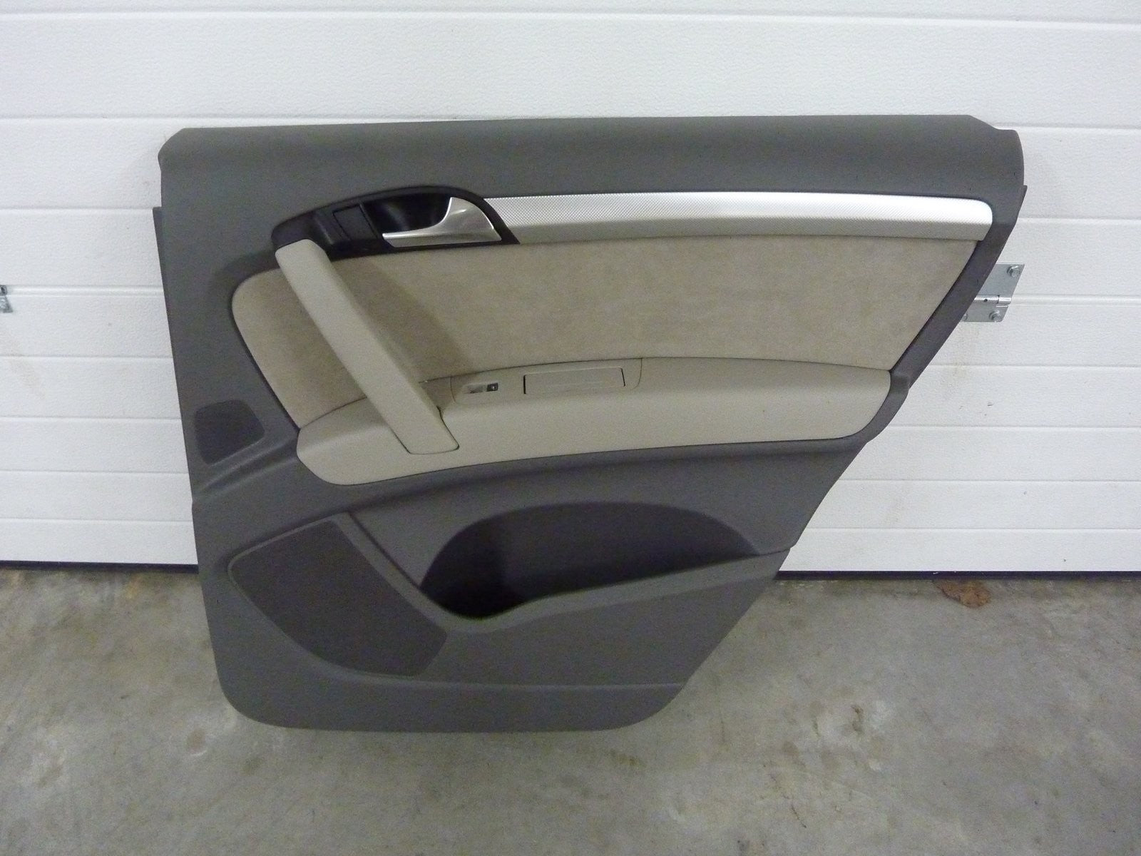 Boczek drzwi tył prawy beżowy ALCANTARA AUDI Q7 4L