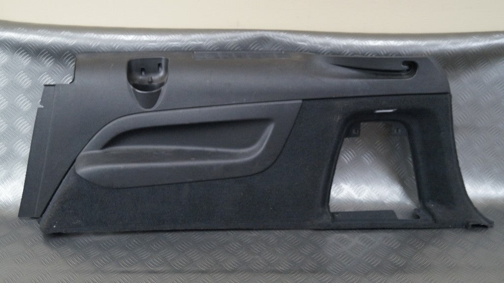 Boczek bagażnika prawy 4L0863880 AUDI Q7