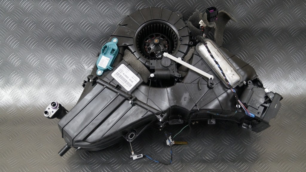 Nagrzewnica tył 4L0820004E AUDI Q7