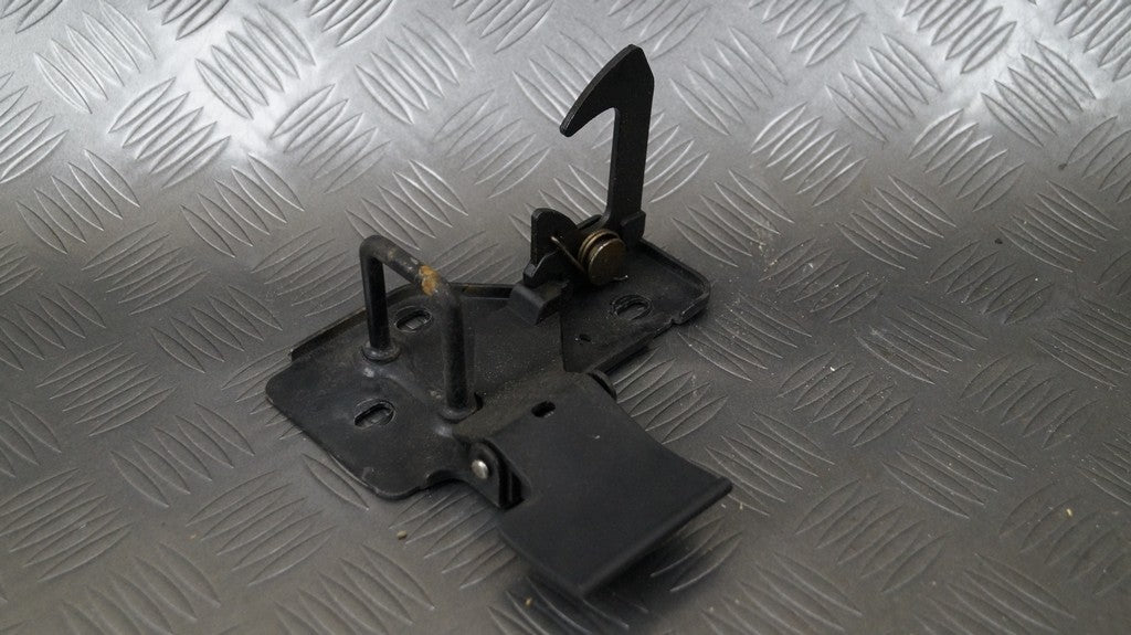 Zamek rygiel maski 4L0823480A AUDI Q7