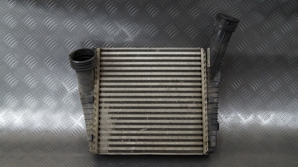 Intercooler prawy 7L6145804A AUDI Q7 3.0 TDI