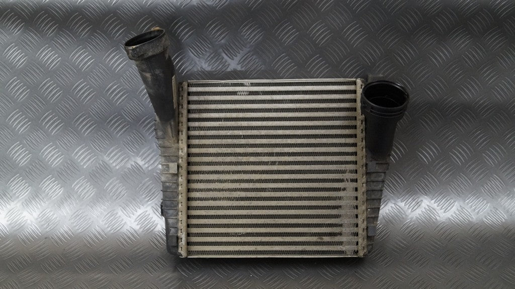 Intercooler lewy 7L6145803D AUDI Q7 3.0 TDI
