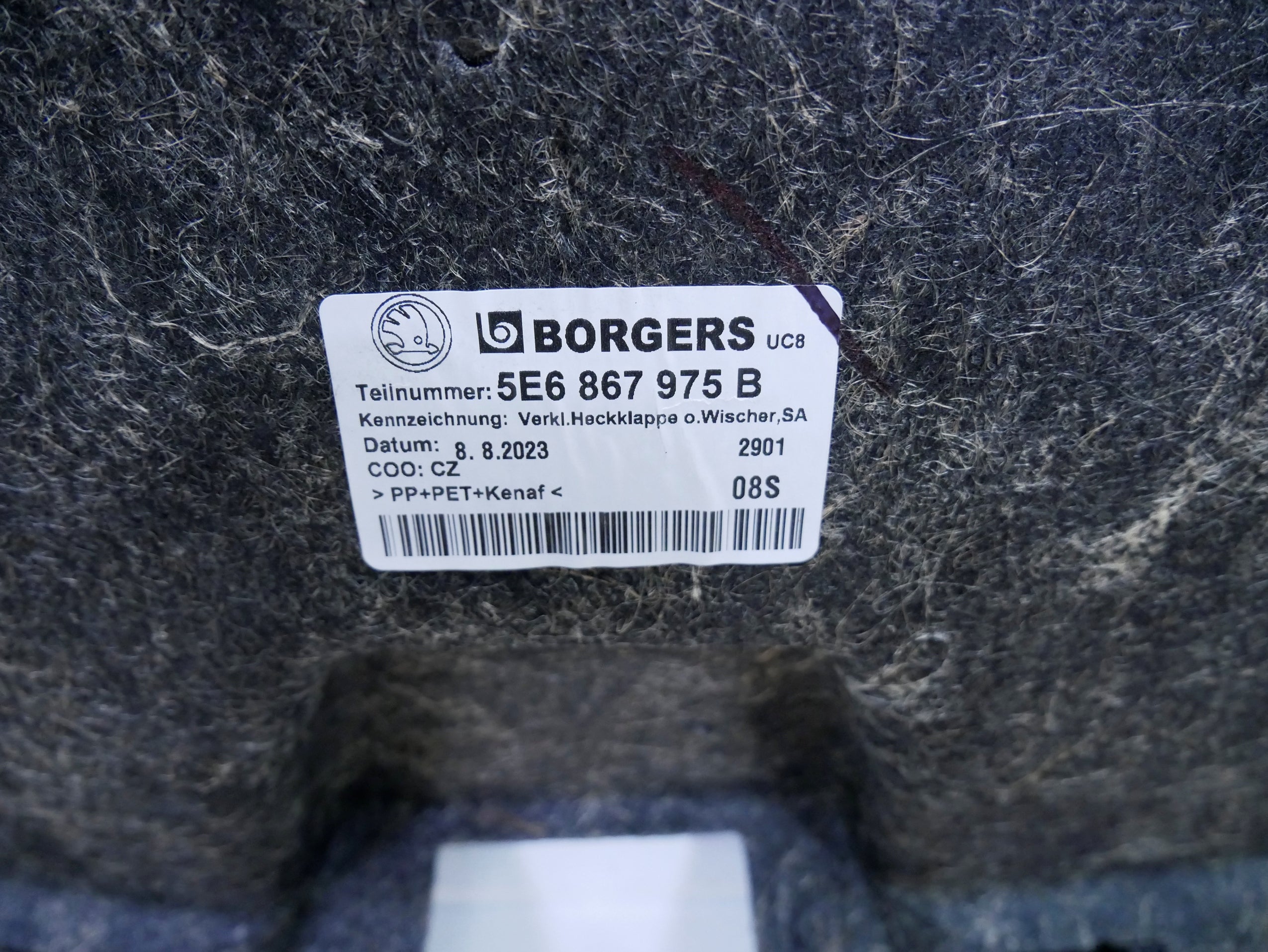 Osłona tapicerka klapy tył 5E6867975B SKODA OCTAVIA IV LIFTBACK - DAVICAR.PL