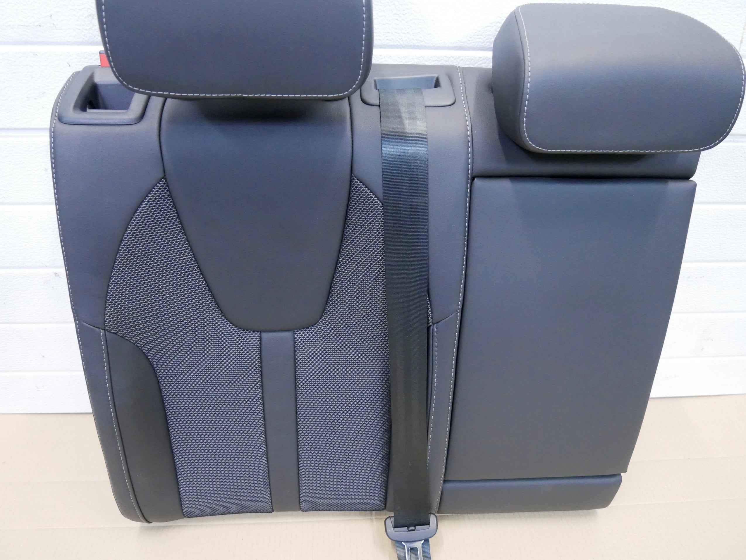 Fotel kanapa oparcie fotela tył prawe skóra pas SKODA OCTAVIA IV 2020-
