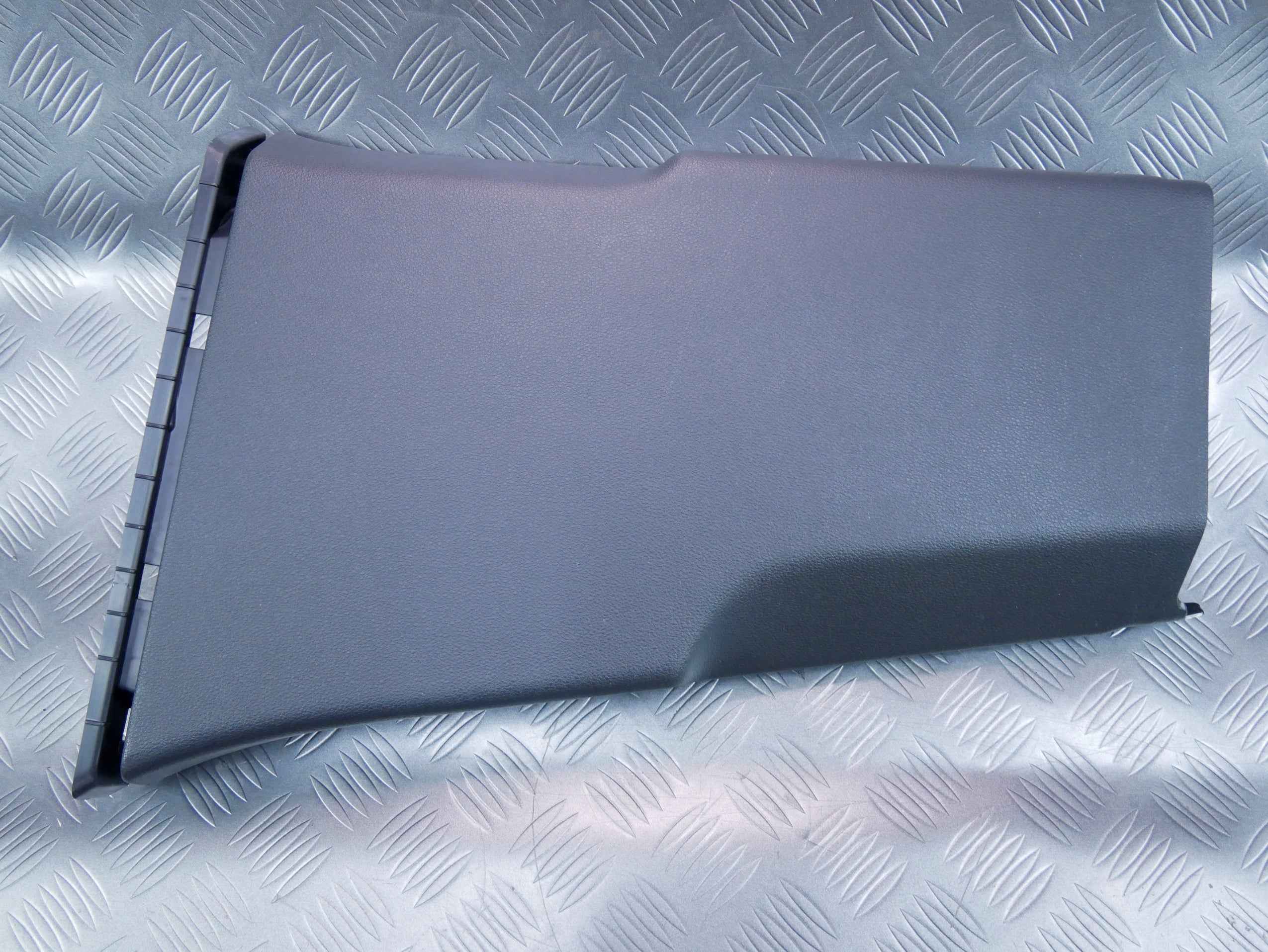 Osłona słupka środkowego dolna lewa 5E3867281 SKODA OCTAVIA IV