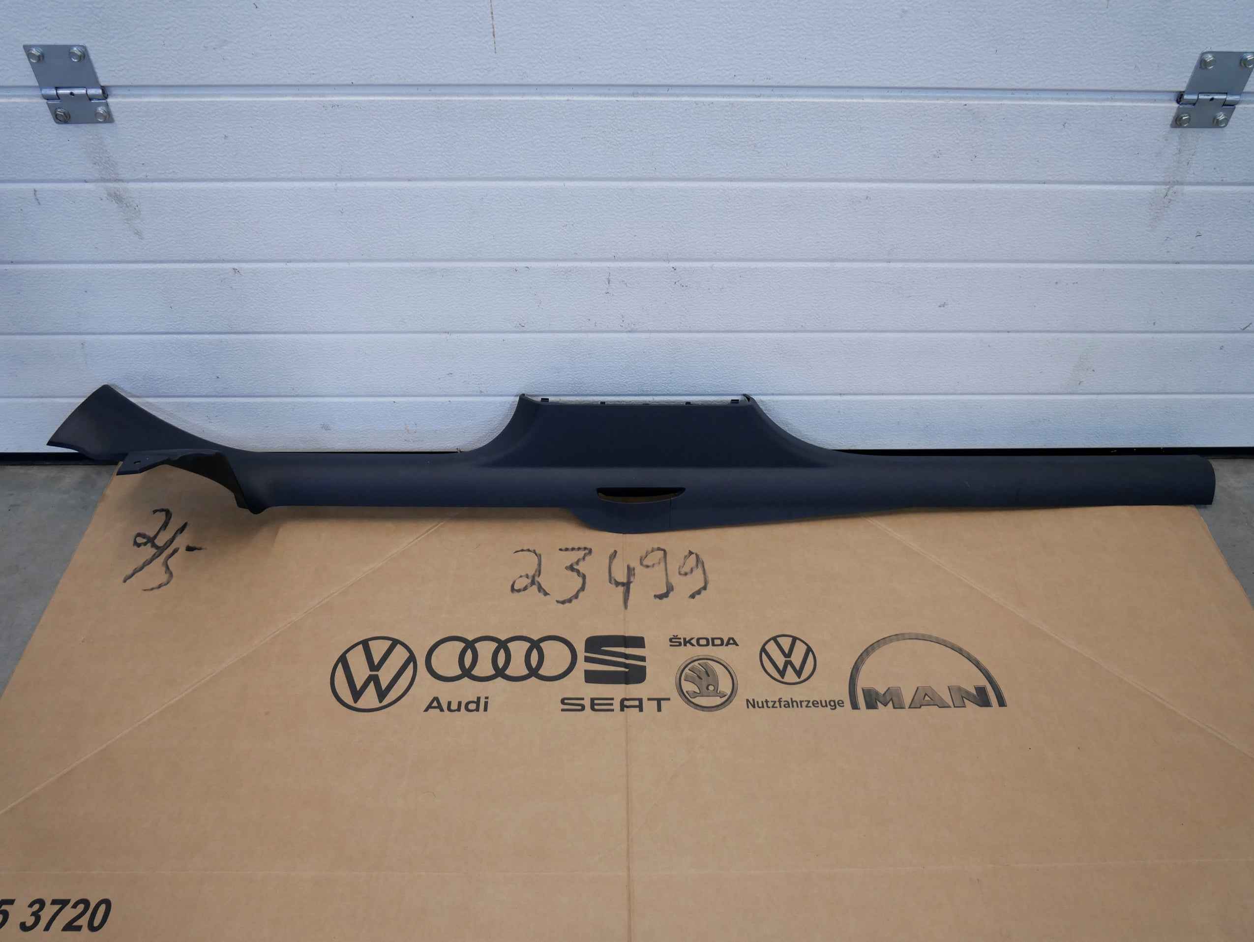 Listwa osłona progu lewa 5E3853371 SKODA OCTAVIA IV