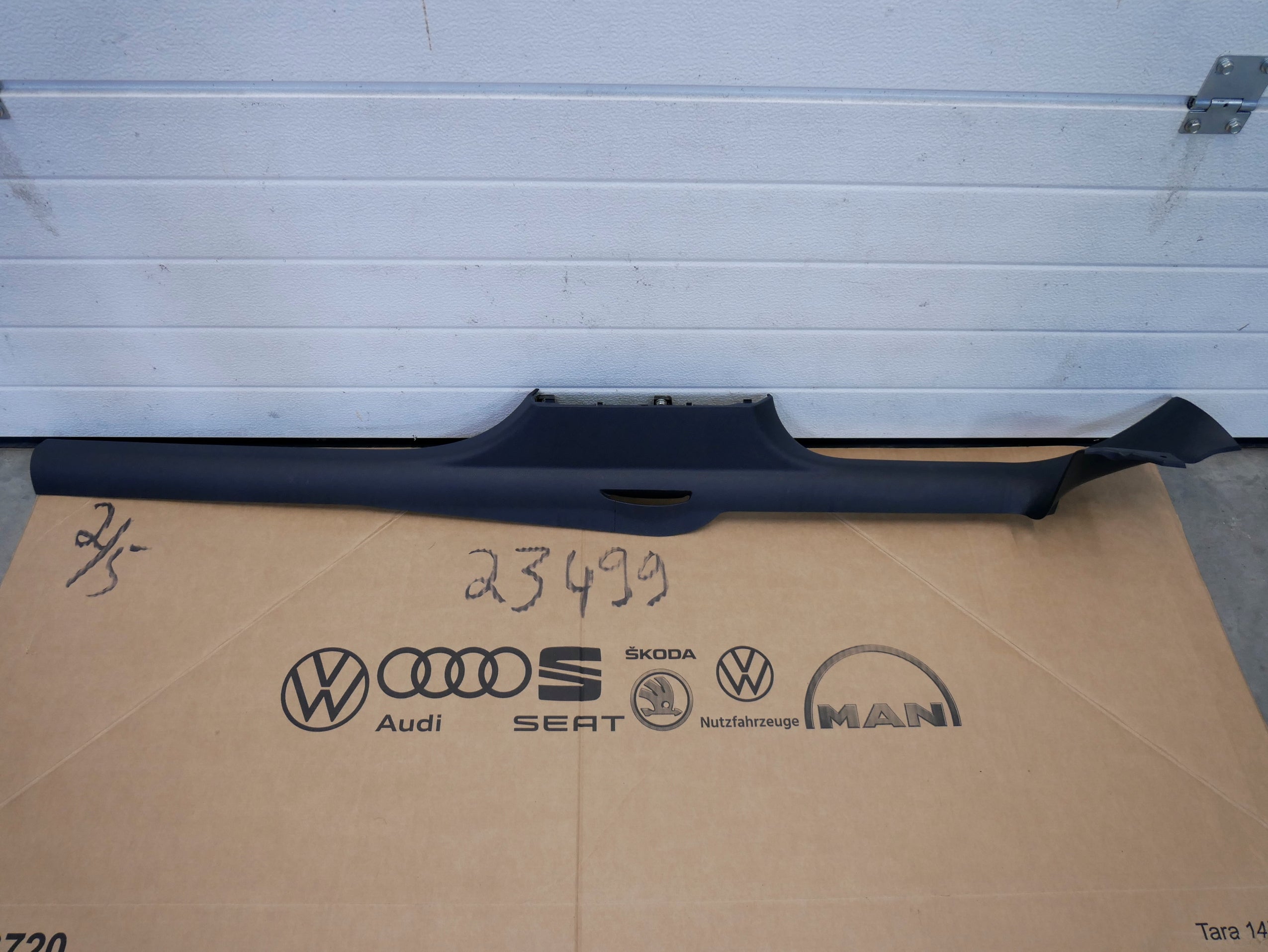 Listwa osłona progu prawa 5E3853372 SKODA OCTAVIA IV