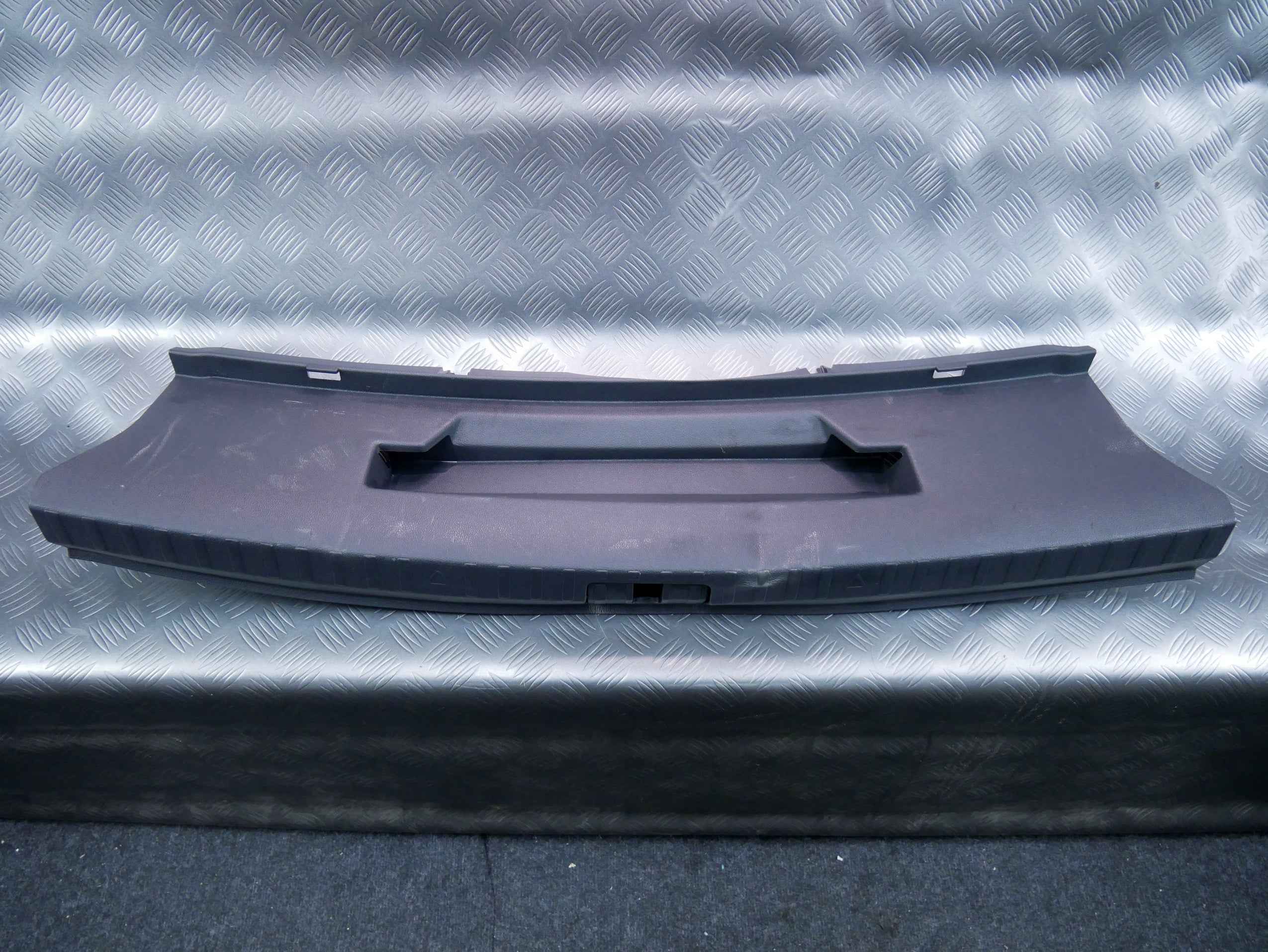 Osłona pasa krawędzi bagażnika 5E6863459D SKODA OCTAVIA IV