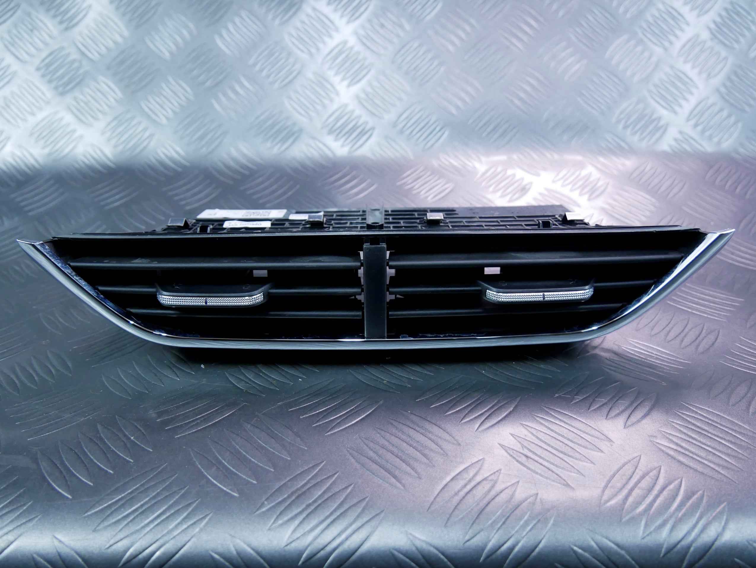 Kratka nawiewu środkowa 5E3820951G SKODA OCTAVIA IV 2020-