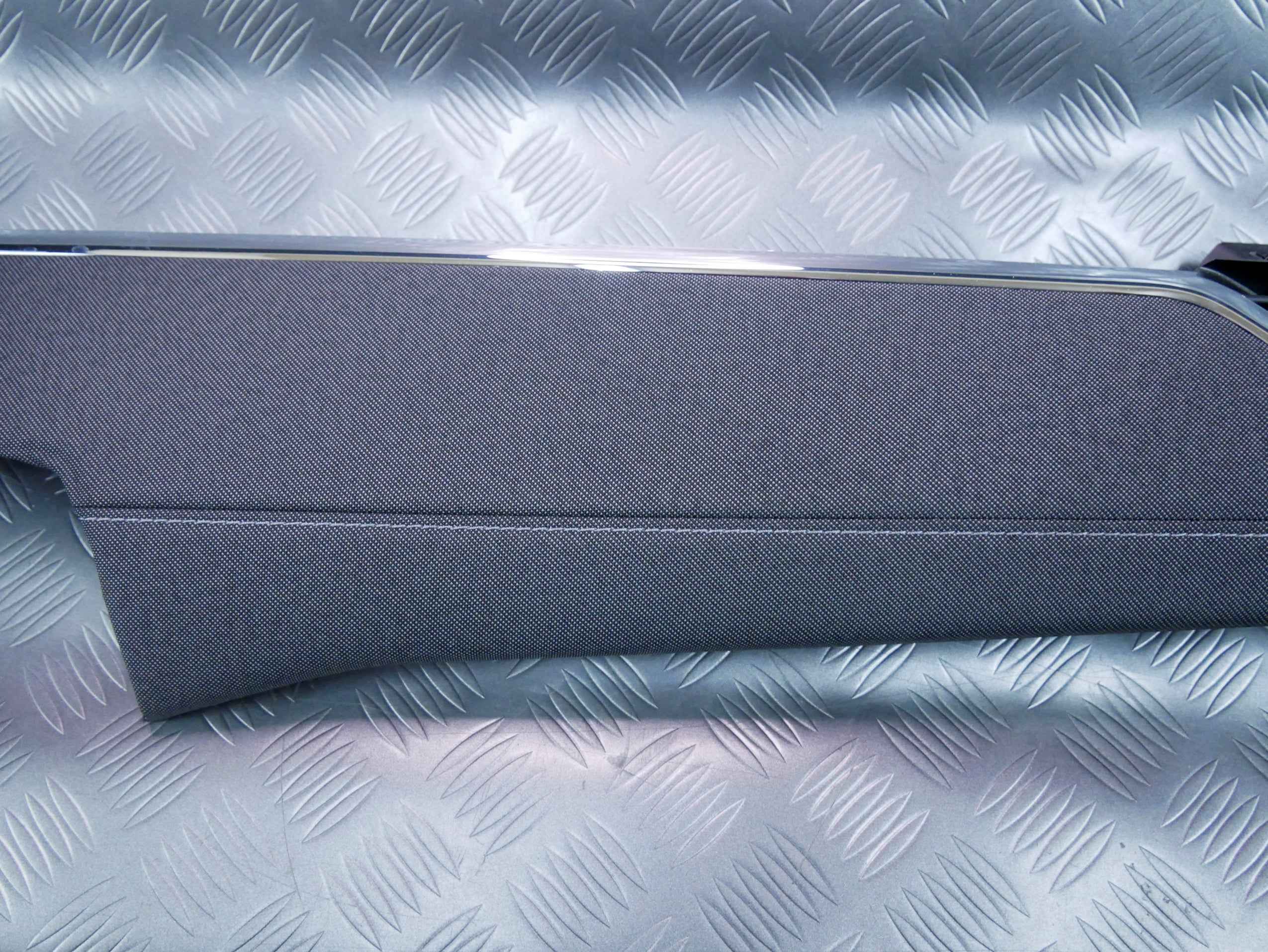 Listwa dekor konsoli kratka nawiewu prawa 5E4858720F SKODA OCTAVIA IV