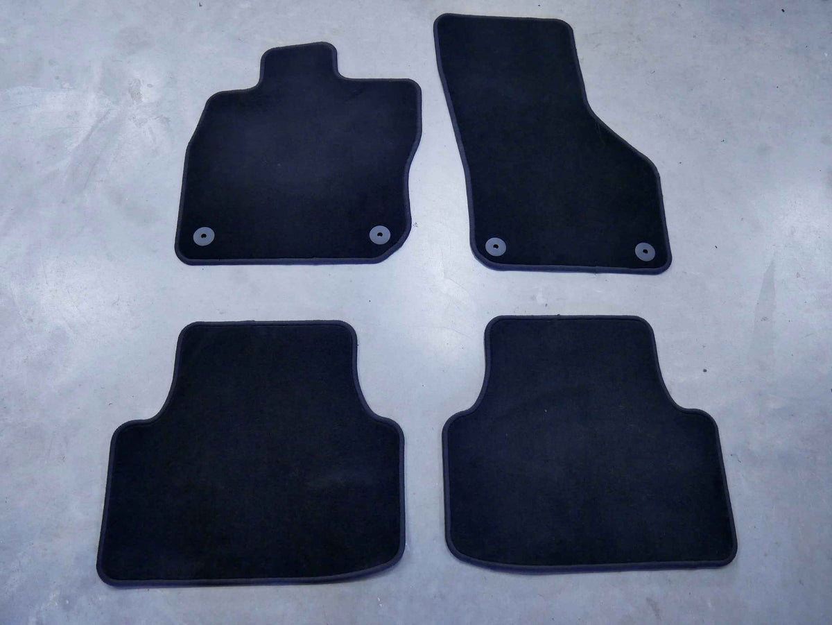 Oryginalne dywaniki welurowe komplet 5E4863011K SKODA OCTAVIA IV