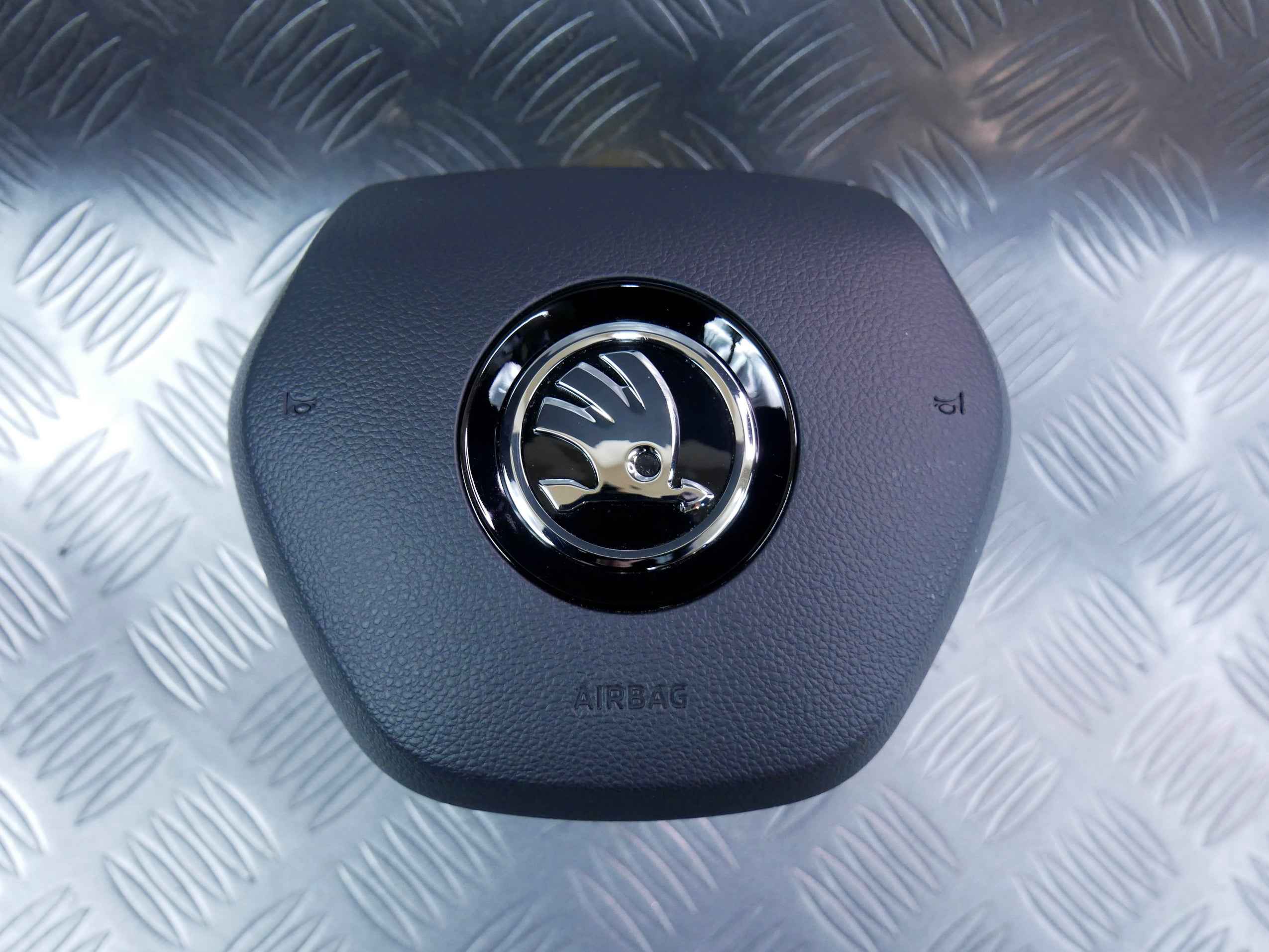 Airbag poduszka kierowcy 5E3880201AC SKODA OCTAVIA IV 2020-