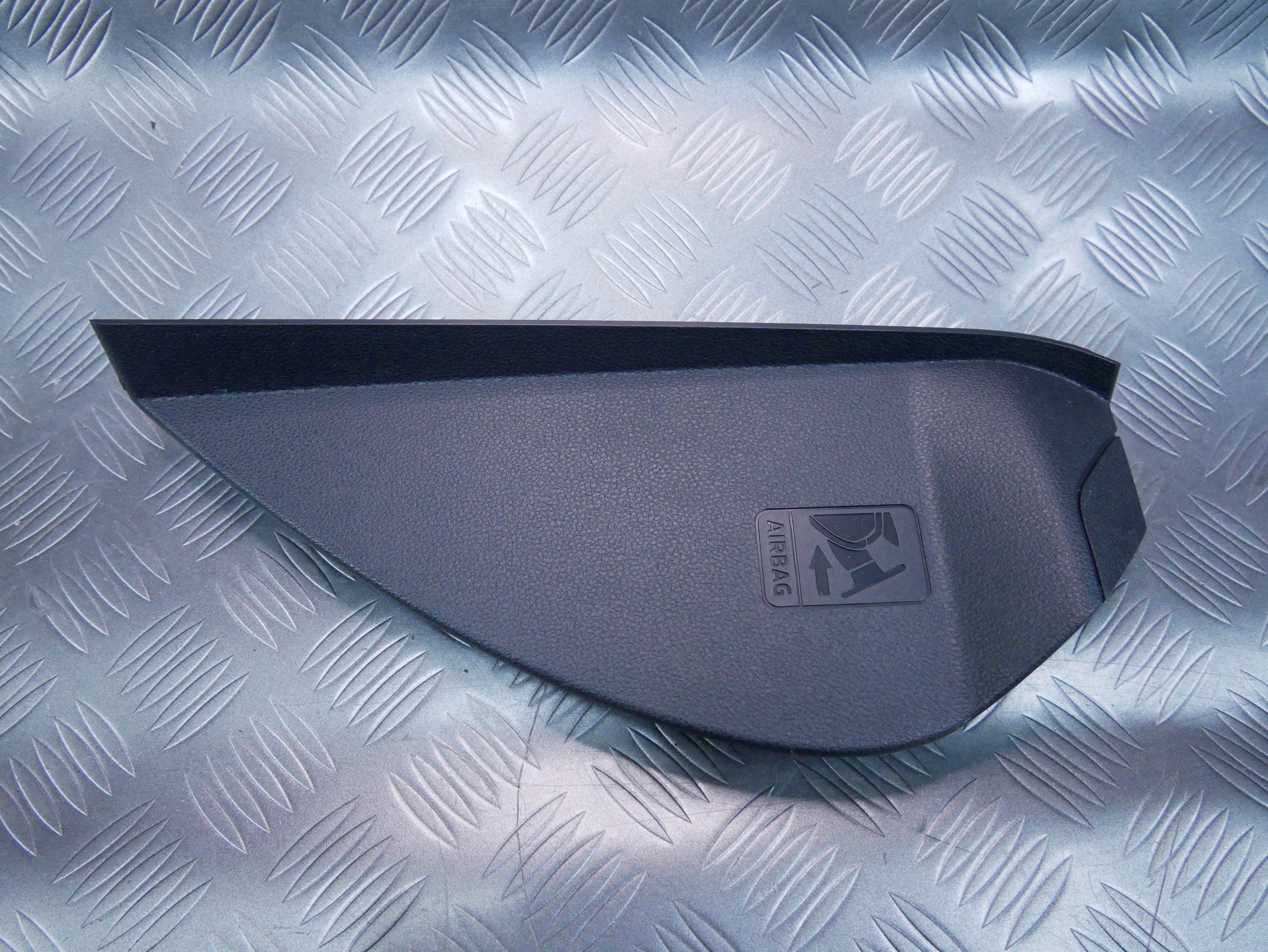 Osłona zaślepka boku konsoli lewa 5E3857503A SKODA OCTAVIA IV