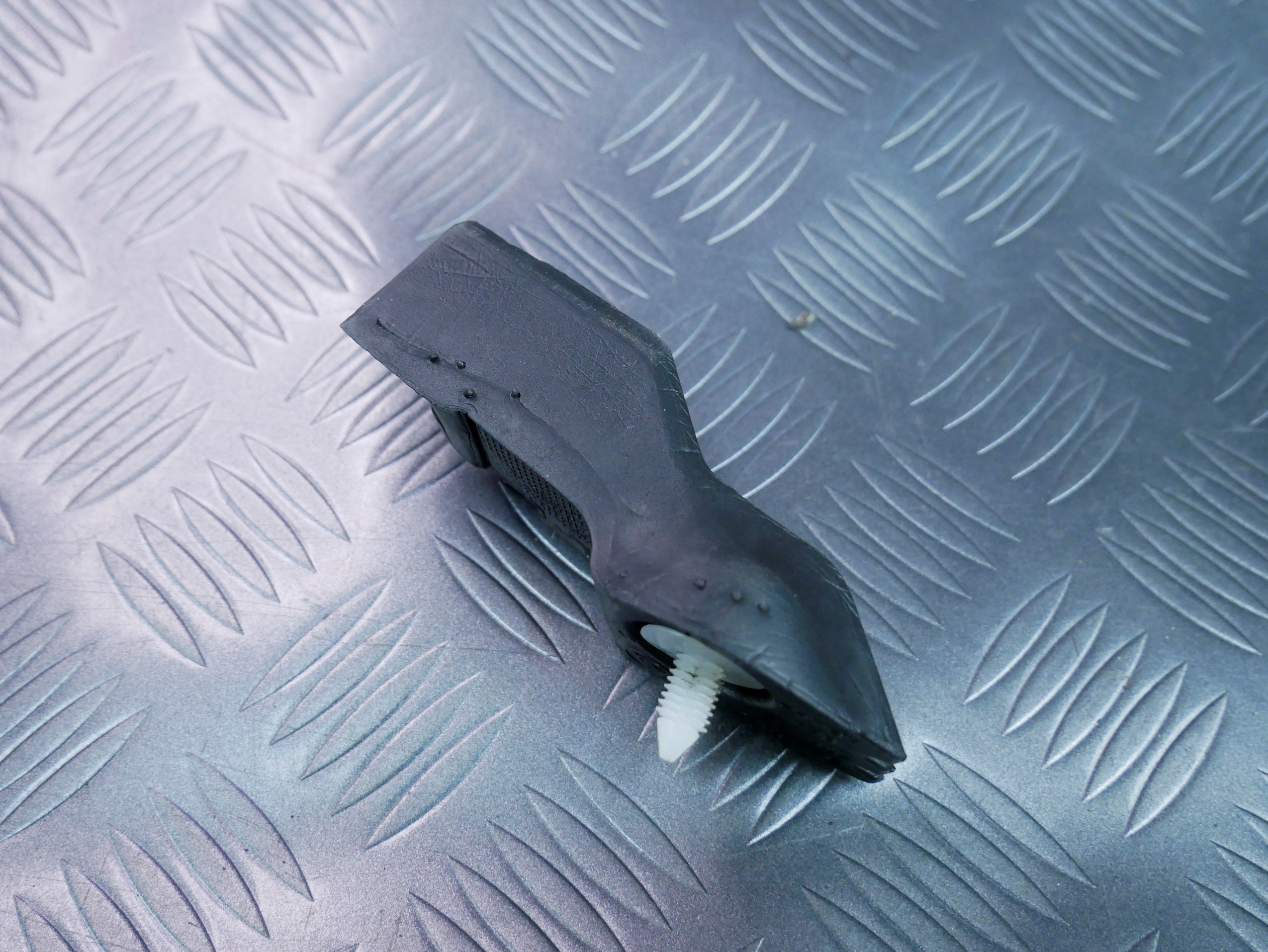 Wygłuszenie pianka błotnika lewa 5E3823713 SKODA OCTAVIA IV