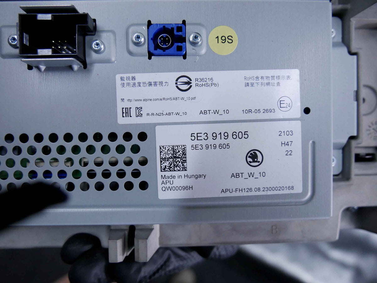 Monitor wyświetlacz ekran nawigacja 5E3919605 SKODA OCTAVIA IV