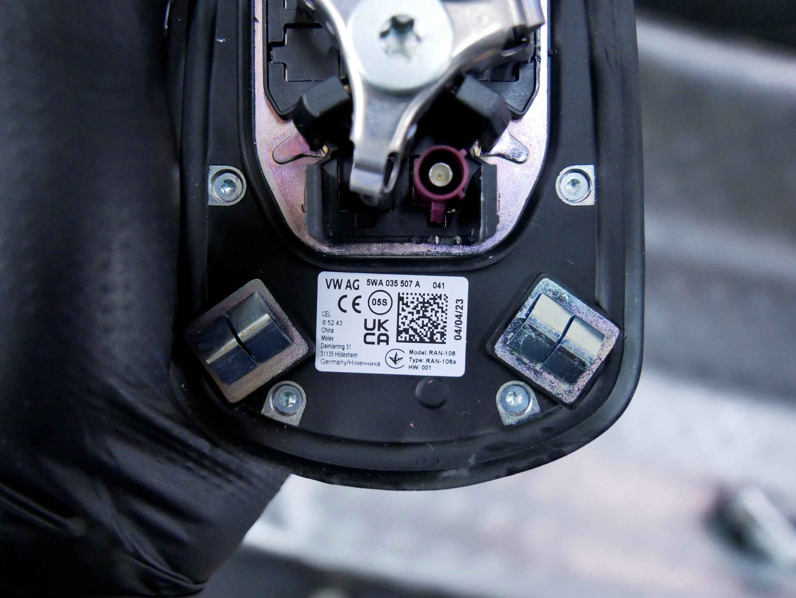 Antena dachowa GPS 5WA035507A SKODA OCTAVIA IV