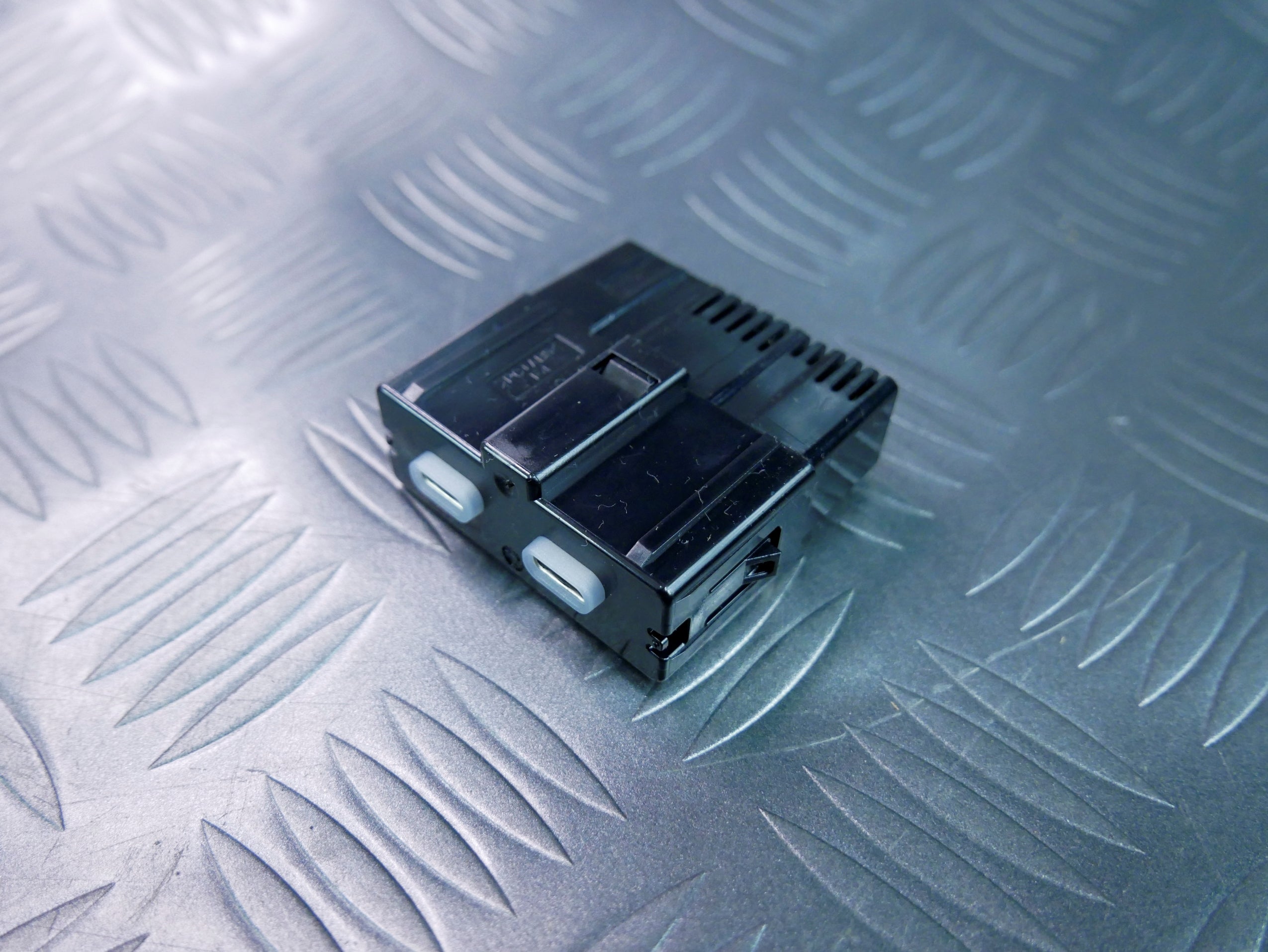 Gniazdo port hub USB 3G5035954A SKODA OCTAVIA IV