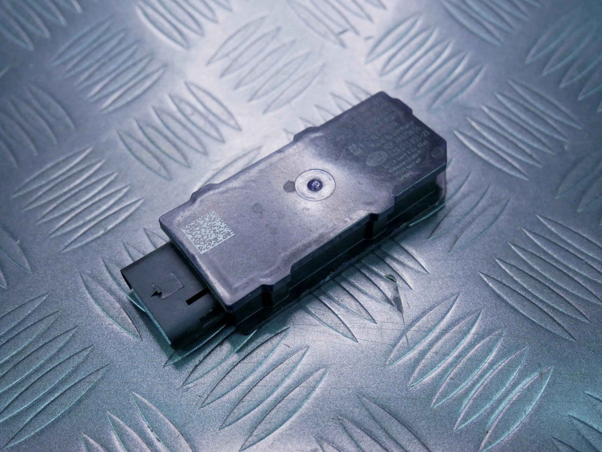 Wzmacniacz antena KEYLESS 5WA962133F SKODA OCTAVIA IV