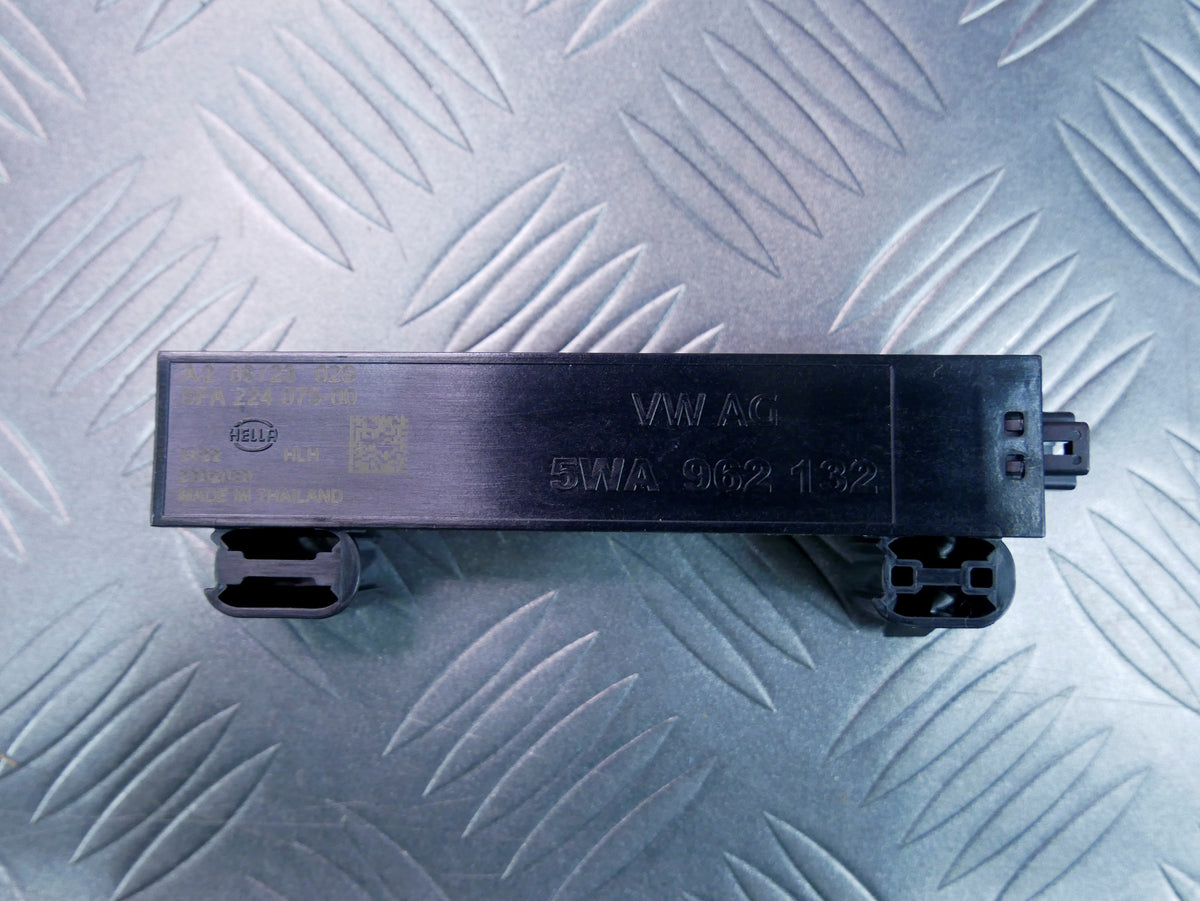 Wzmacniacz antena KEYLESS 5WA962132 SKODA OCTAVIA IV