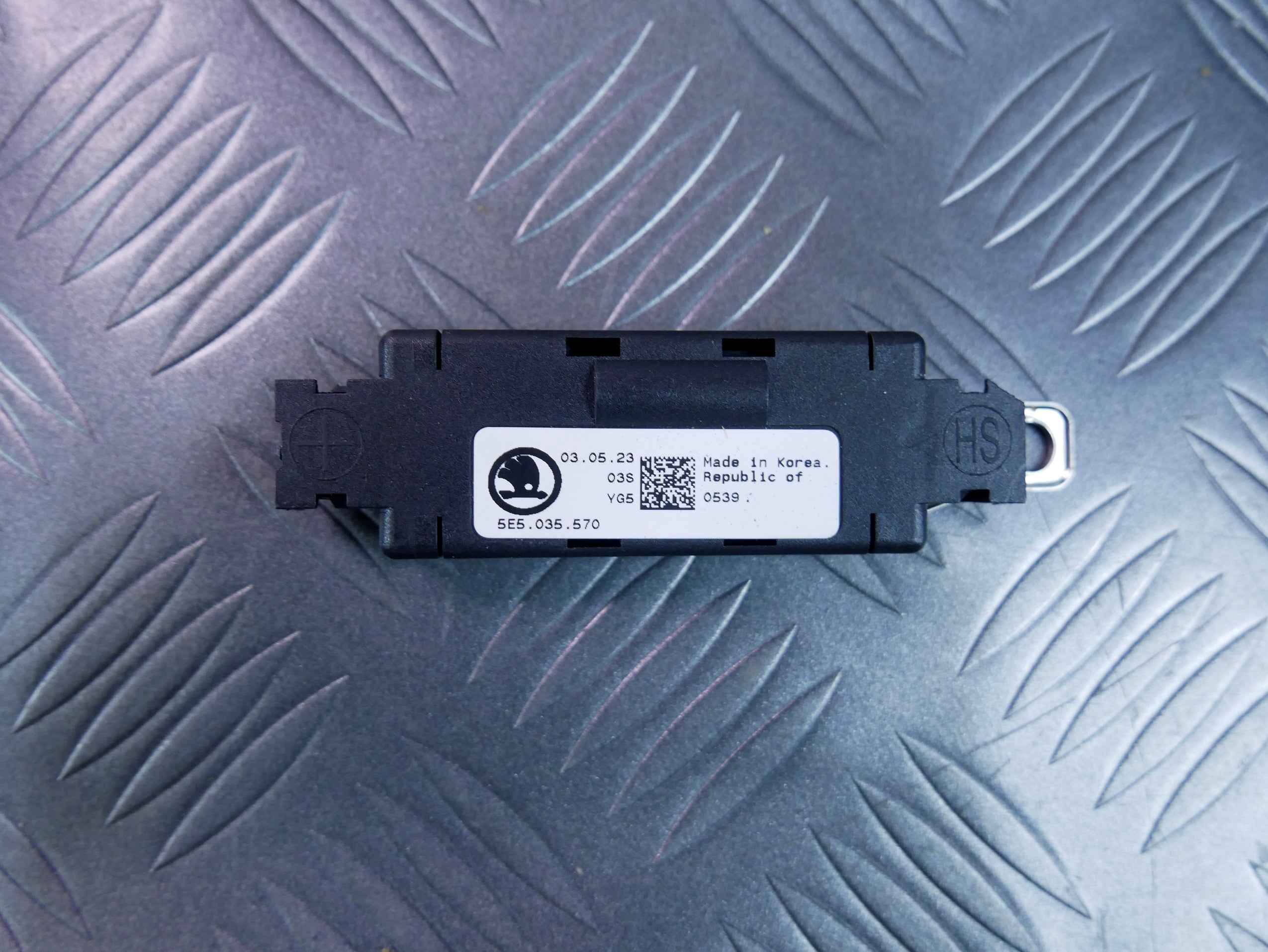 Filtr przeciwzakłóceniowy 5E5035570 SKODA OCTAVIA IV