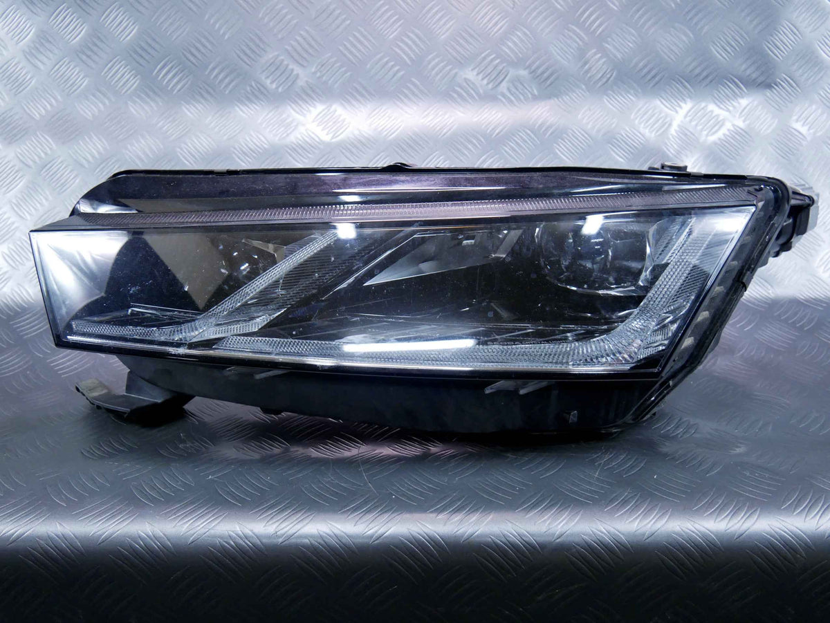 Lampa przód lewa LED kompletna 5E4941015B SKODA OCTAVIA IV