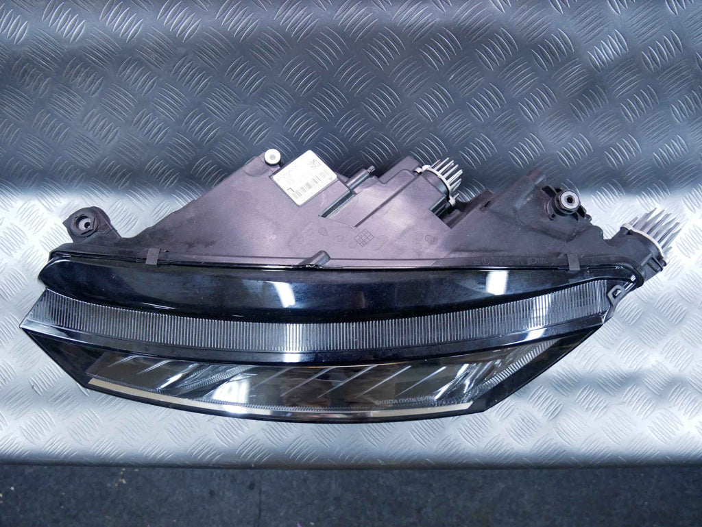 Lampa przód lewa LED kompletna 5E4941015B SKODA OCTAVIA IV