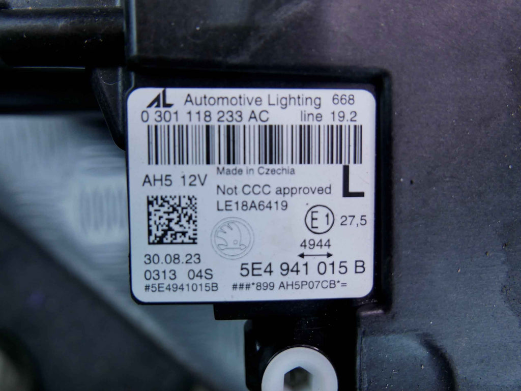 Lampa przód lewa LED kompletna 5E4941015B SKODA OCTAVIA IV