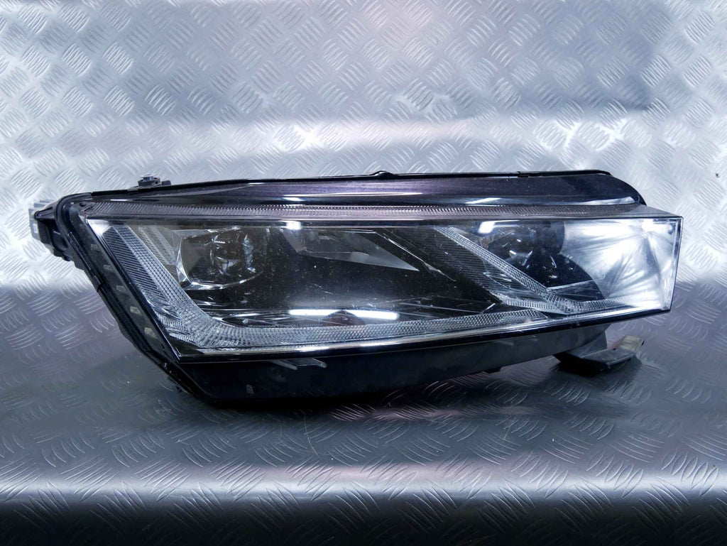 Lampa przód prawa LED kompletna 5E4941016B SKODA OCTAVIA IV