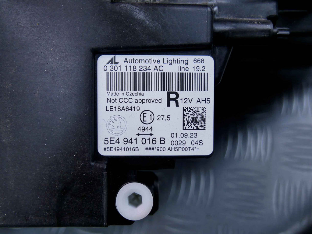 Lampa przód prawa LED kompletna 5E4941016B SKODA OCTAVIA IV
