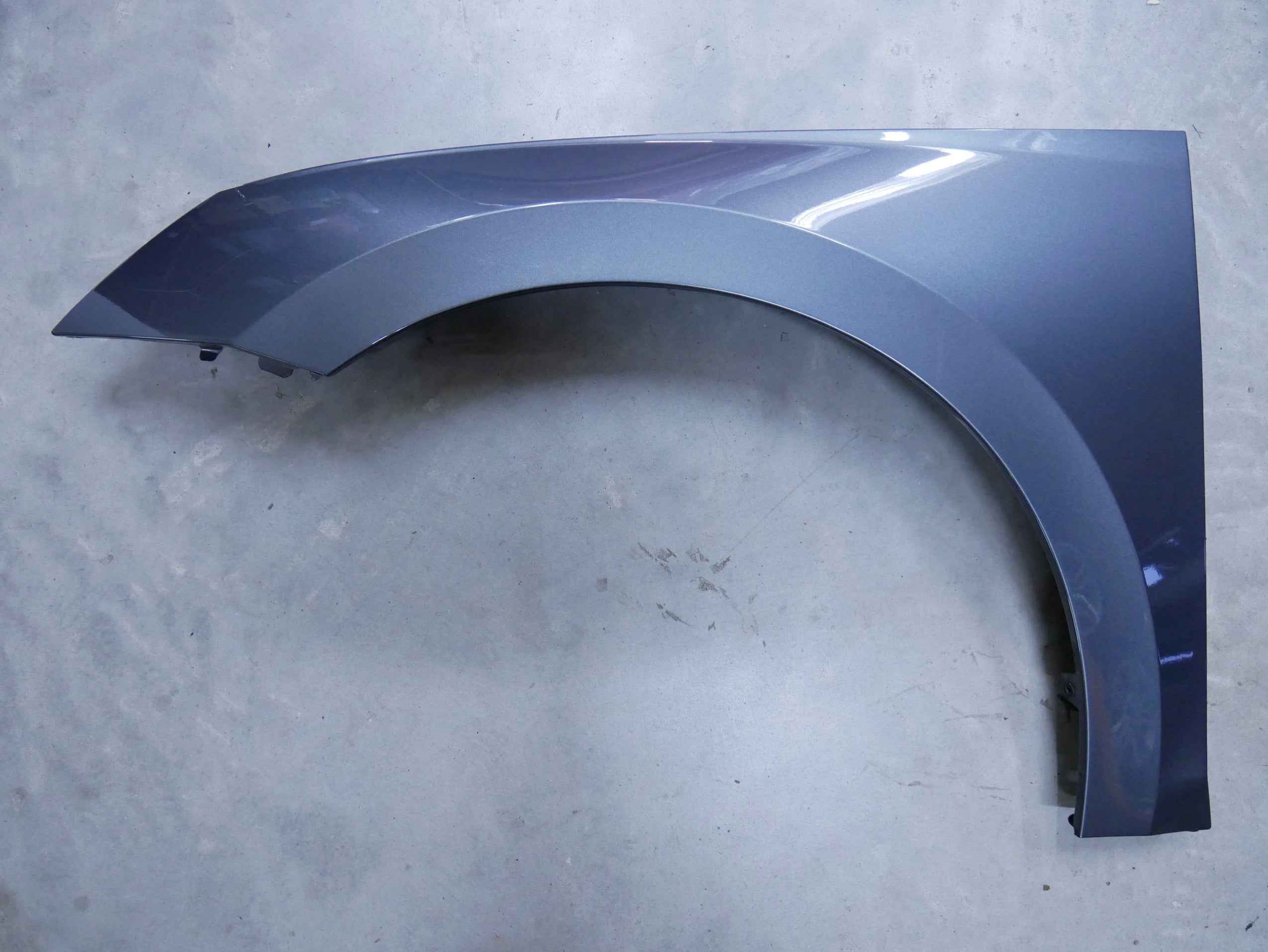 Błotnik przód przedni lewy LF7C SKODA OCTAVIA IV 5E3