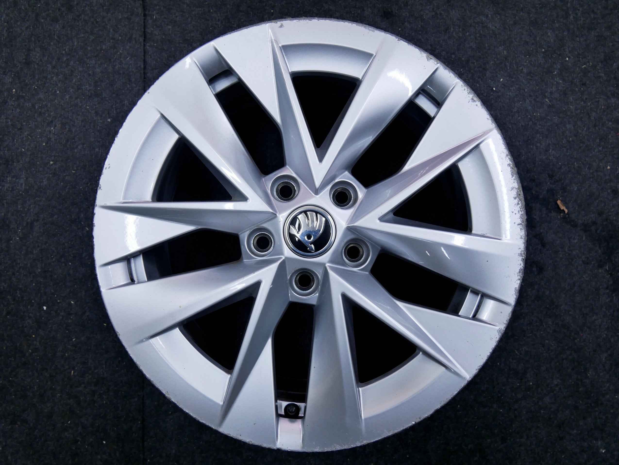 Felga aluminiowa OEM 17' 5E3601025E 7Jx17 ET46 SKODA OCTAVIA IV