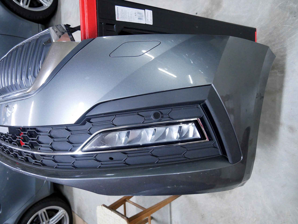 Zderzak przód przedni kompletny 4xPDC LF7C SKODA OCTAVIA IV