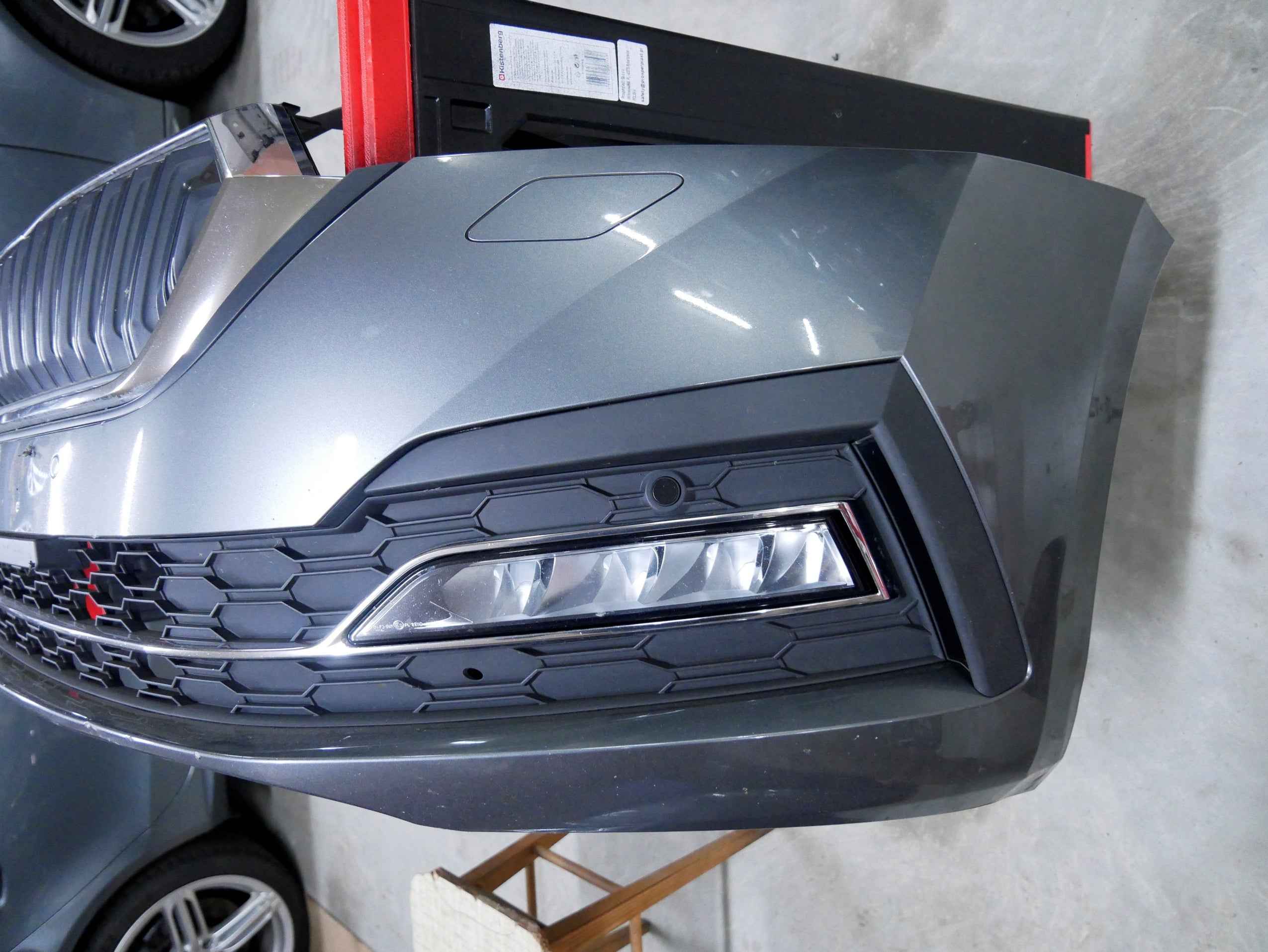 Zderzak przód przedni kompletny 4xPDC LF7C SKODA OCTAVIA IV