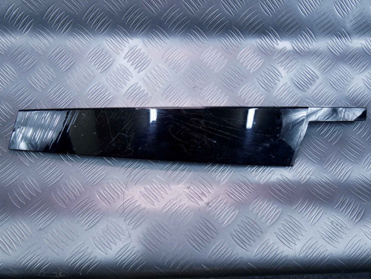 Listwa blenda słupka drzwi przód prawa 5E3837902 SKODA OCTAVIA IV