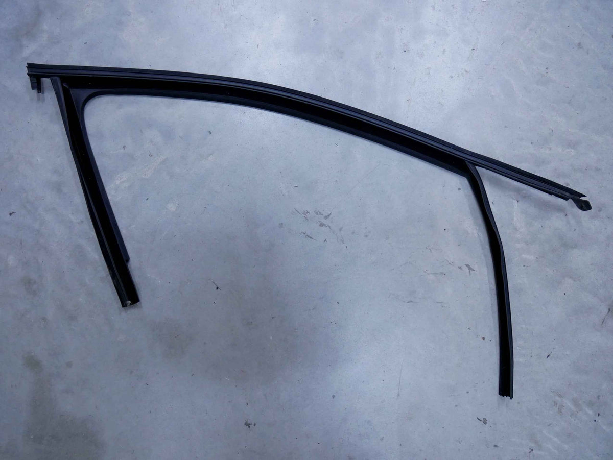 Uszczelka drzwi prowadnica szyby przód prawa 5E3837432L SKODA OCTAVIA IV