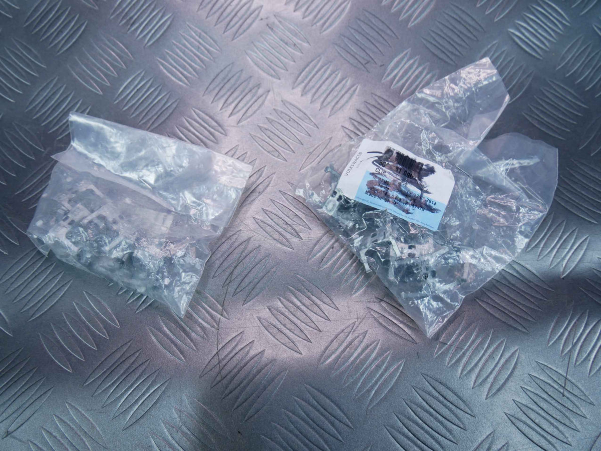 Spinka klip mocowanie kurtyny paczka 10szt 3C0881090 VW AUDI SKODA