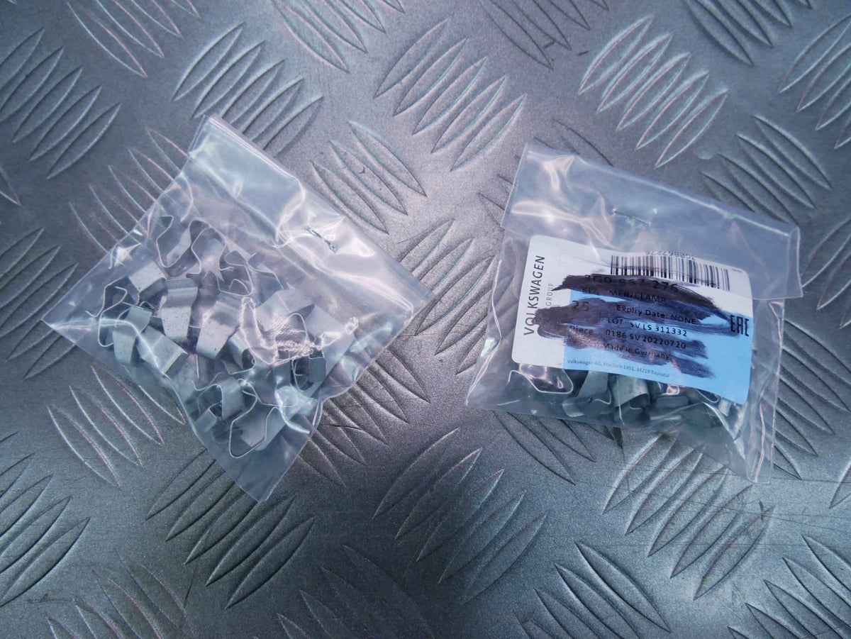 Klamra klip spinka tapicerki NOWA OEM 25szt 3G0867276 VW AUDI SKODA