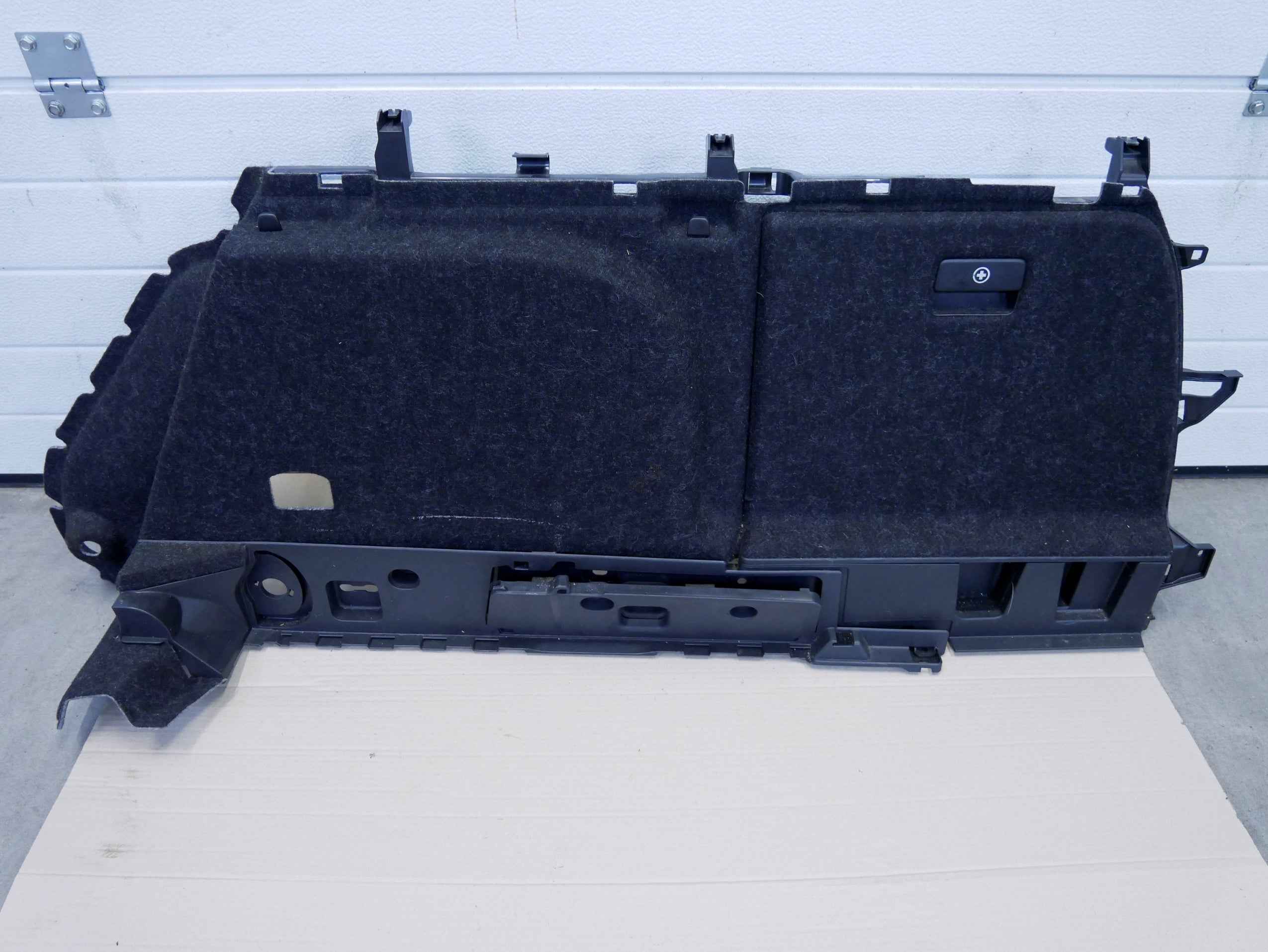 Tapicerka boczek bagażnika prawy 3V9867428AB SKODA SUPERB III KOMBI