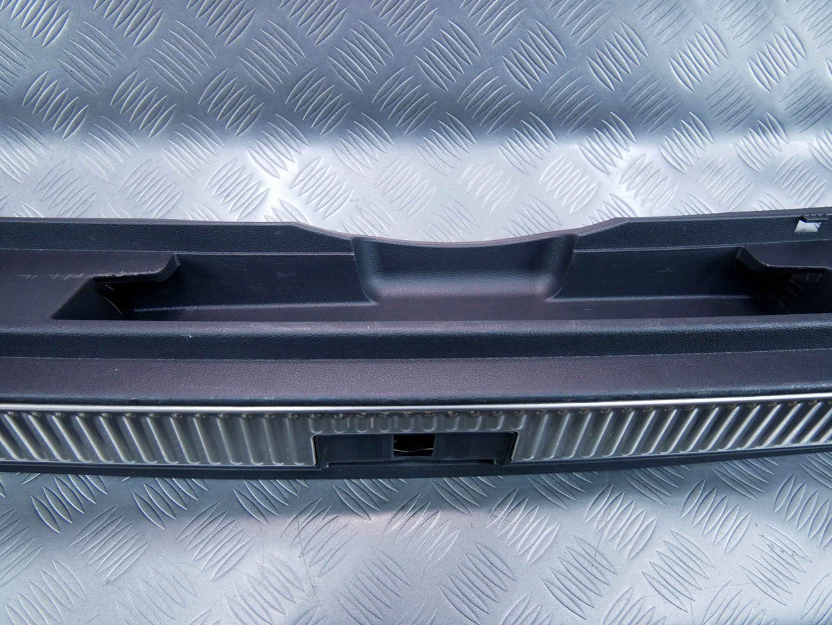 Osłona krawędzi bagażnika 3V9863459 SKODA SUPERB III KOMBI