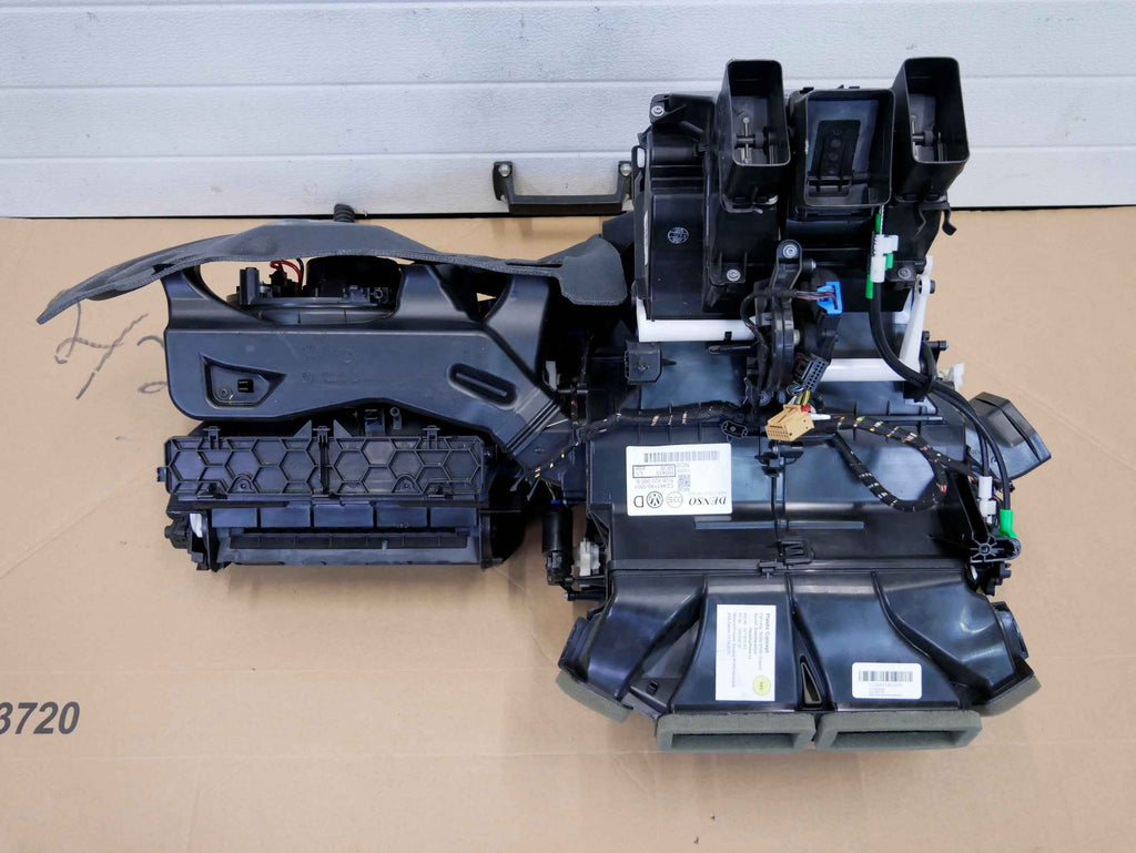 Nagrzewnica kompletna 5QB820005B SKODA SUPERB III