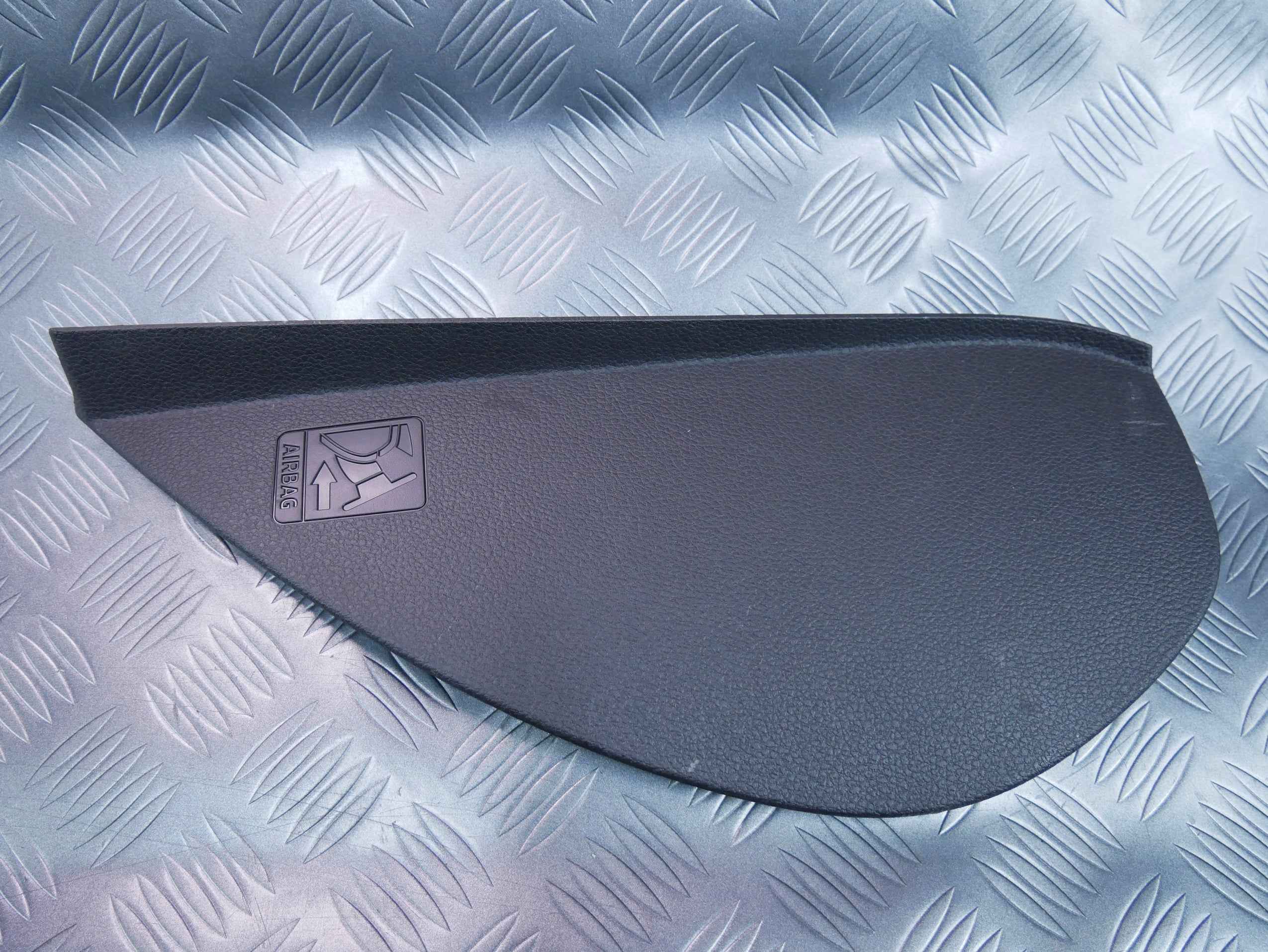 Osłona zaślepka boku konsoli lewa 3V0857503C SKODA SUPERB III