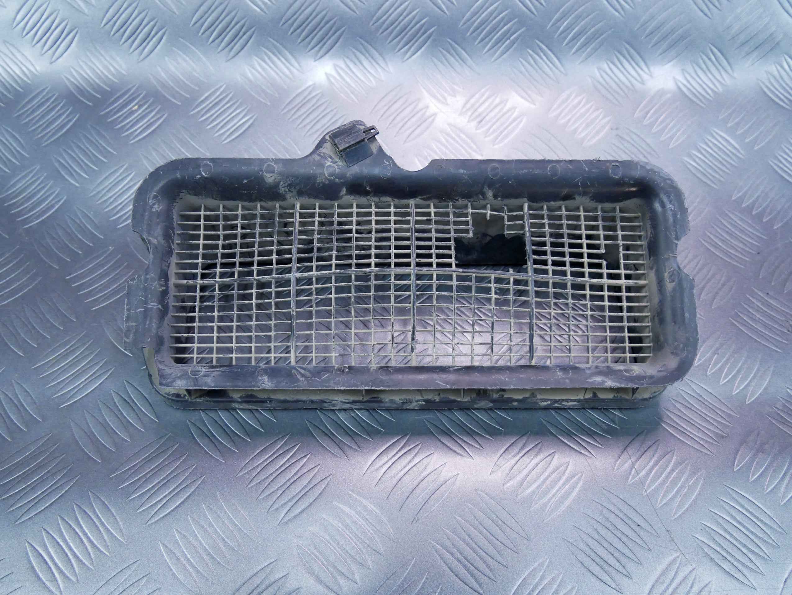 Kratka wentylacyjna 5Q0815479 SKODA SUPERB III