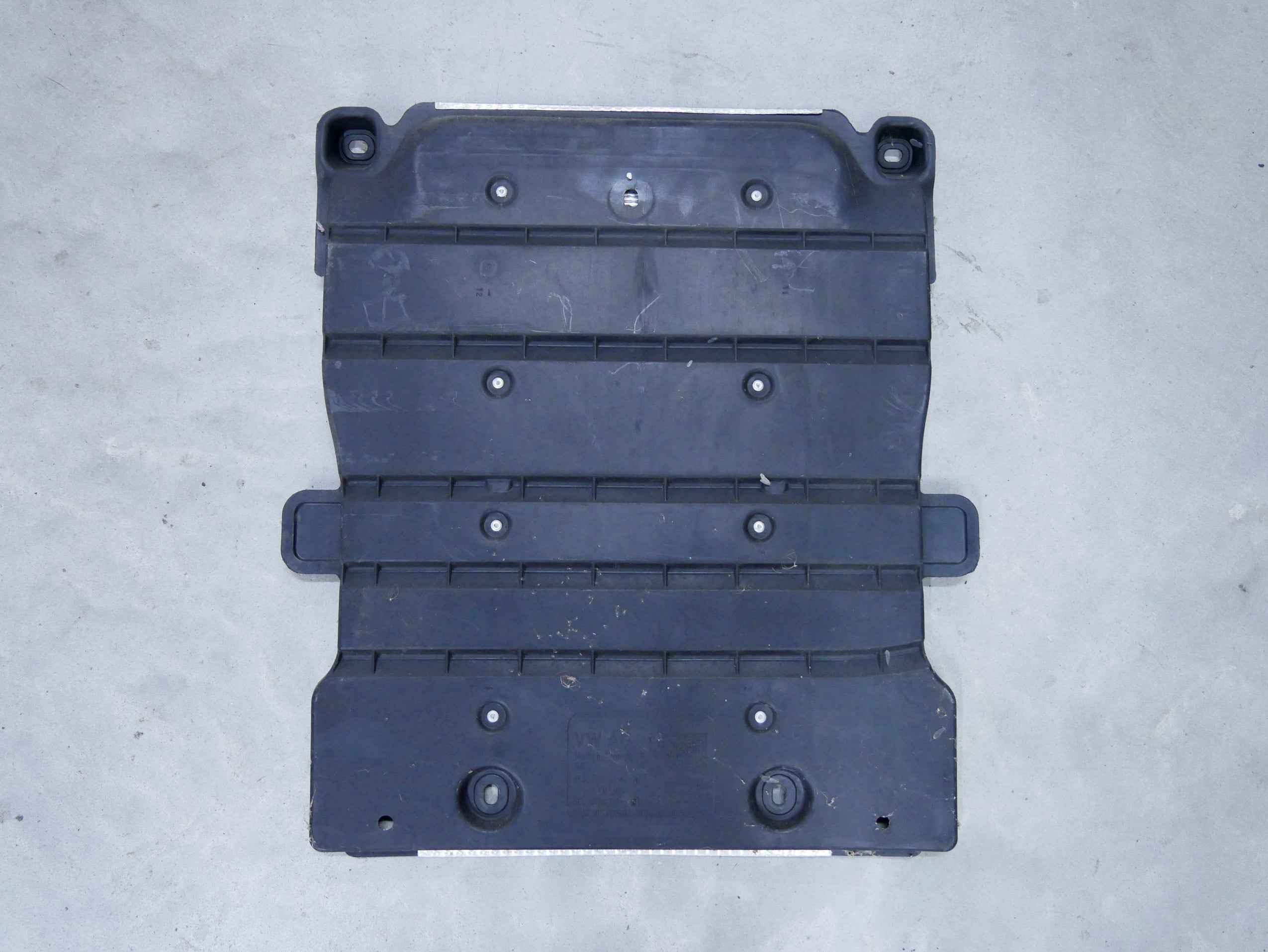 Osłona podwozia 5Q0825230H SKODA SUPERB III