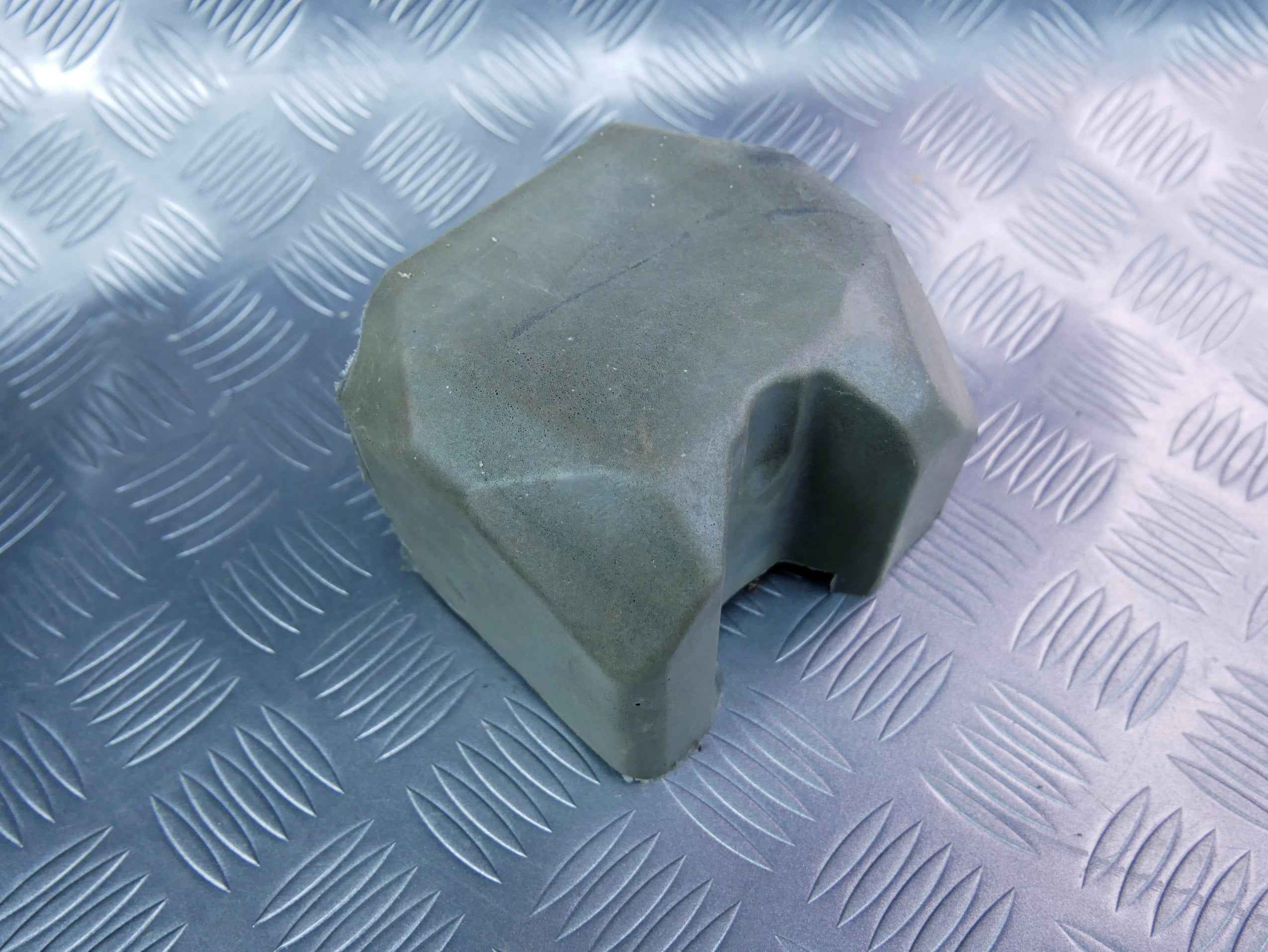 Pianka wygłuszenie pasa bezpieczeństwa 3V0857865 SKODA SUPERB III