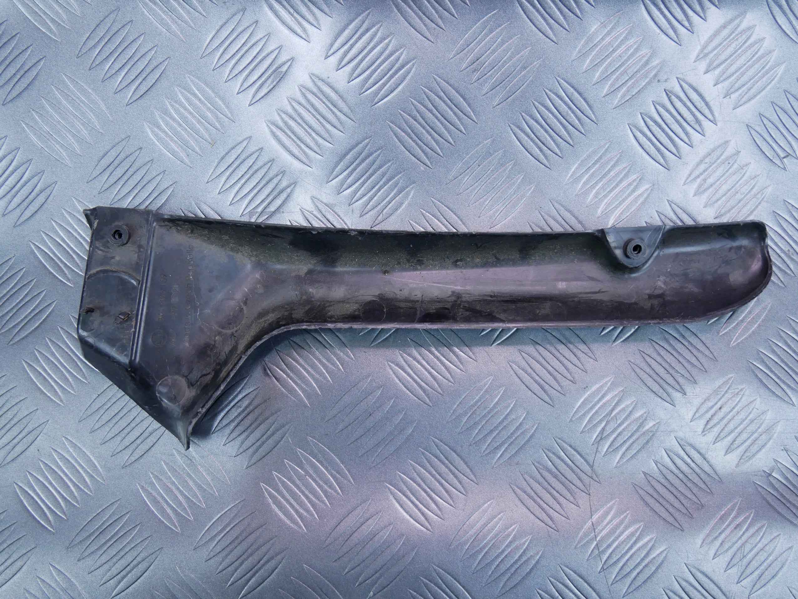 Rynna podszybia 3V1815159 SKODA SUPERB III