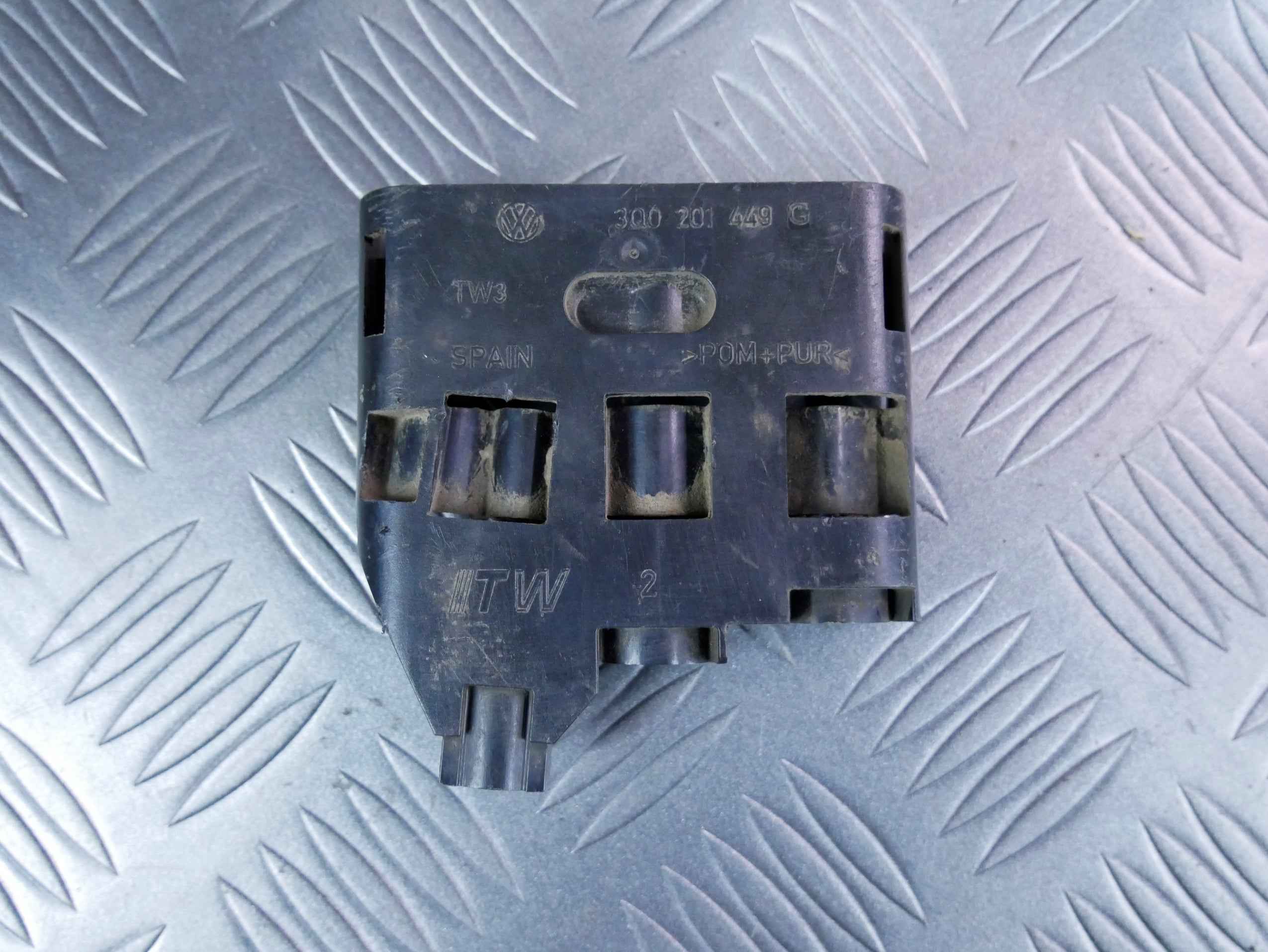 Mocowanie przewodów paliwa 3Q0201449G SKODA SUPERB III