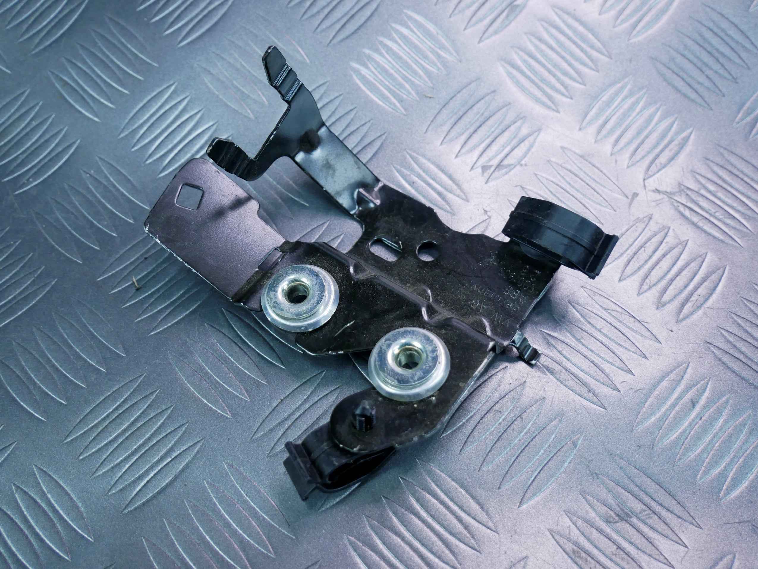 Mocowanie podciśnienia 5Q0906287 SKODA SUPERB III