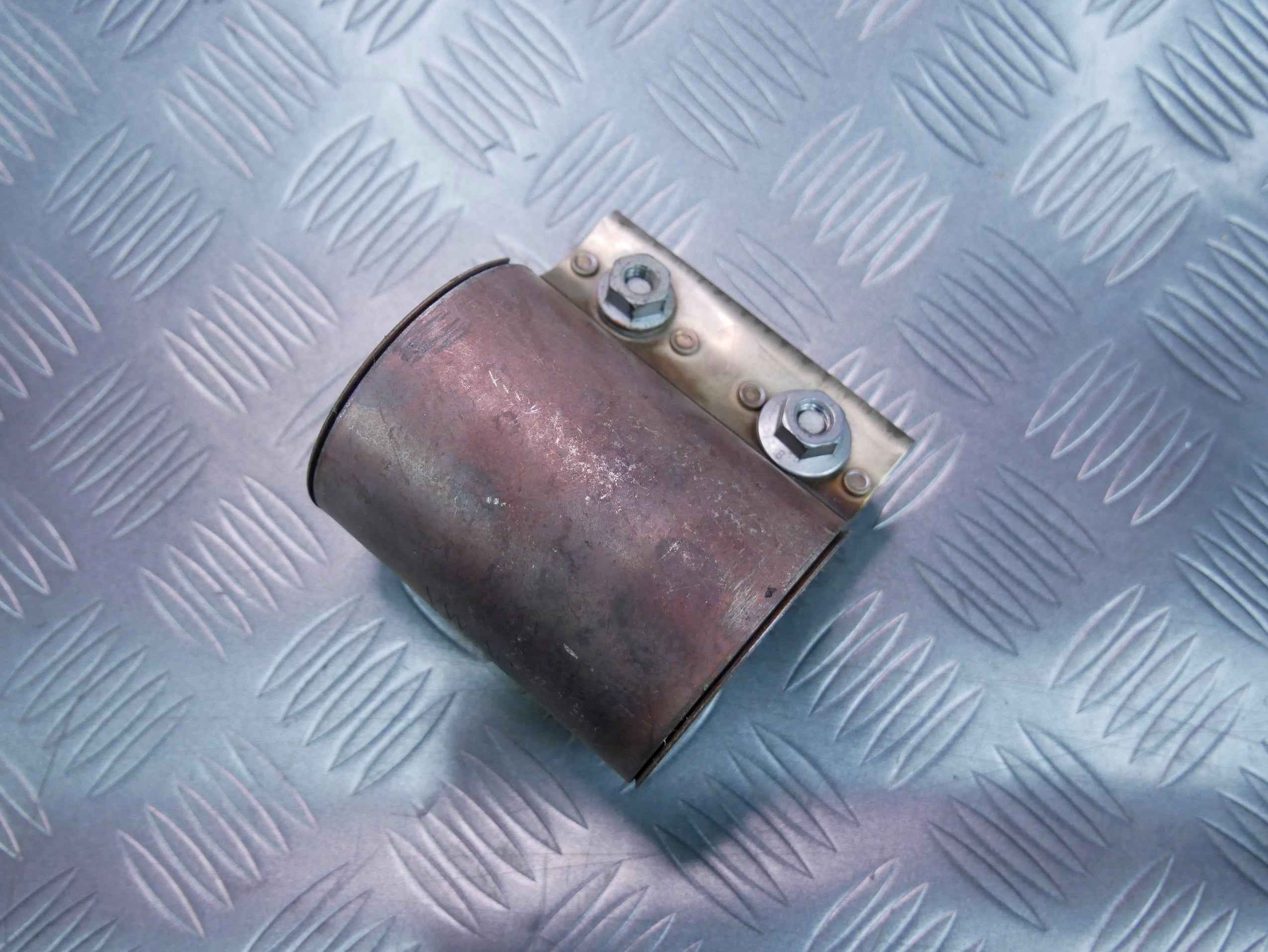 Łącznik obejma wydechu 1K0253141T SKODA SUPERB III