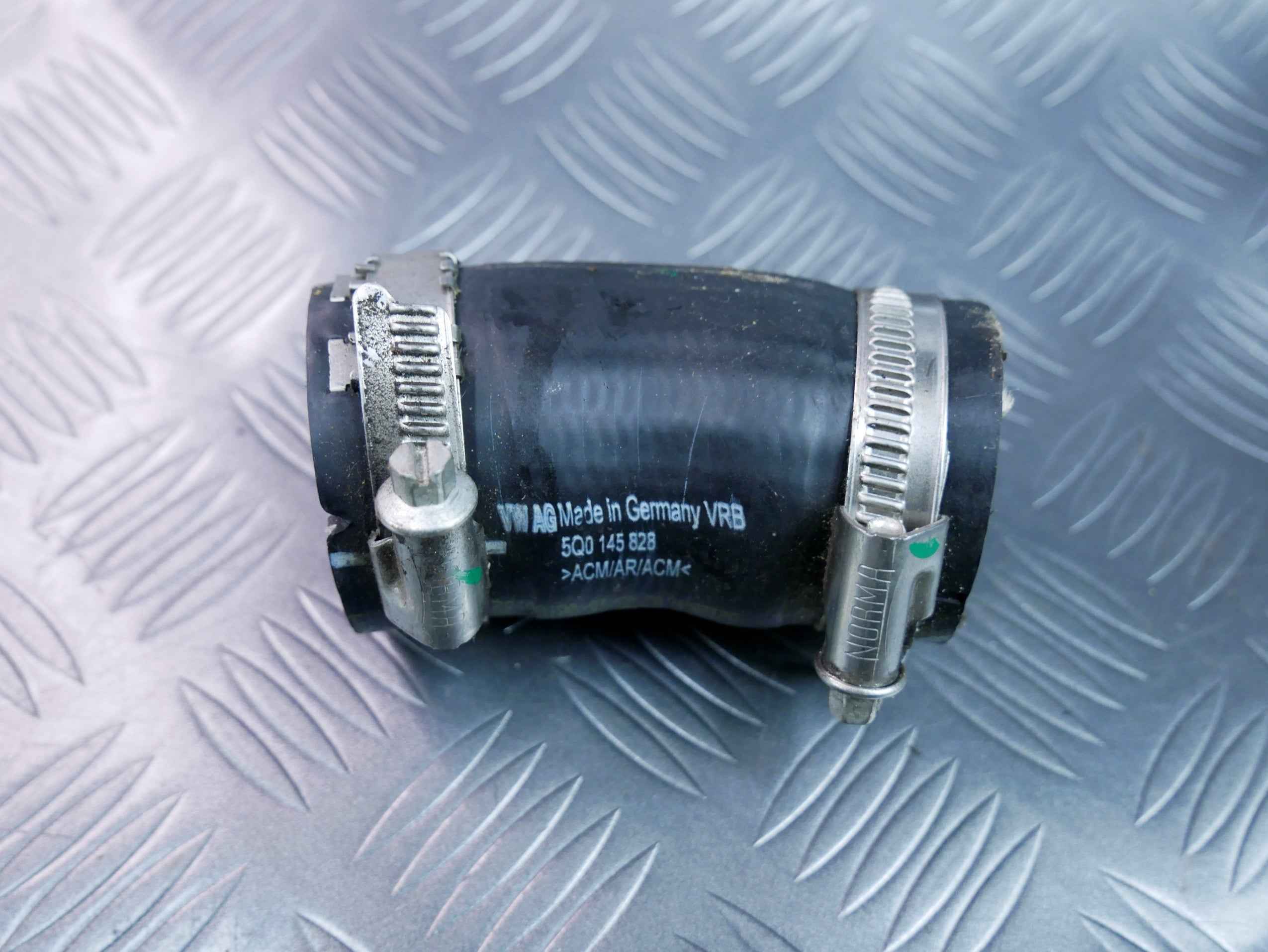 Rura wąż powietrza 5Q0145828 SKODA SUPERB III 1.8 TSI